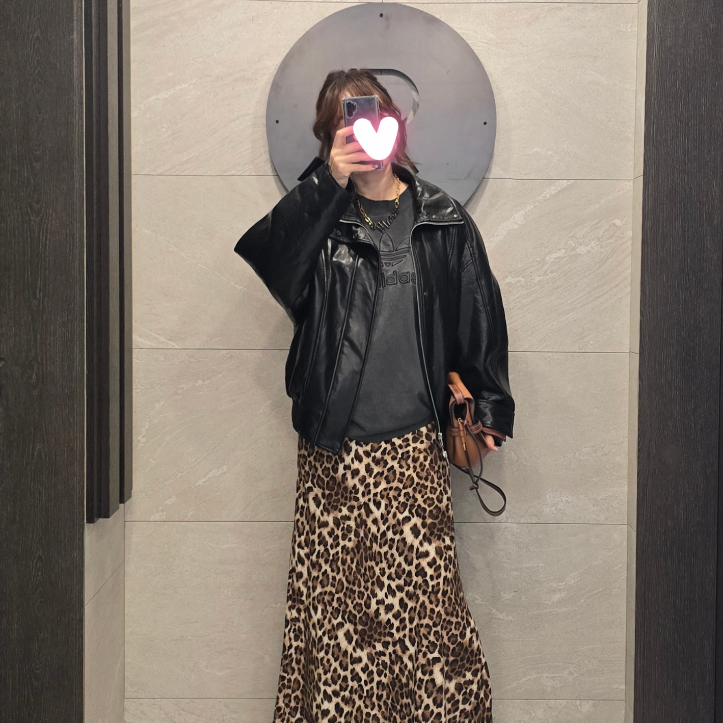 (W) Adidas Adilenium Season 2 Washed Oversized Trefoil T-Shirt Gender Neutral Black - KR Sizing 착용 스타일 - 1