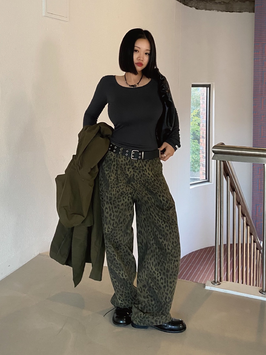 ersco Leopard Baggy Trousers Khaki 착용 스타일 - 5