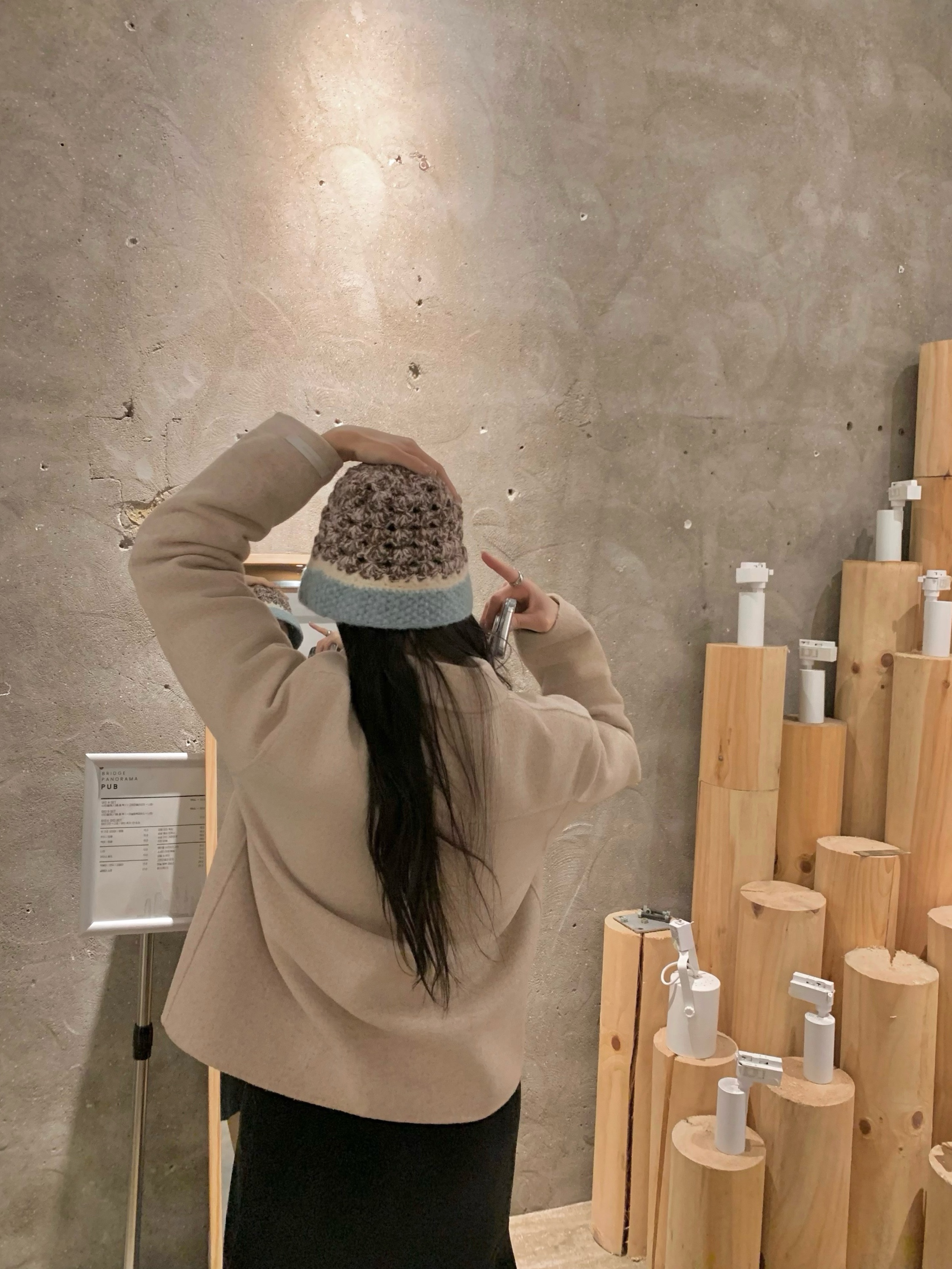 Allincomplete Shell Crochet Hat Brown & Aqua 착용 스타일 - 2