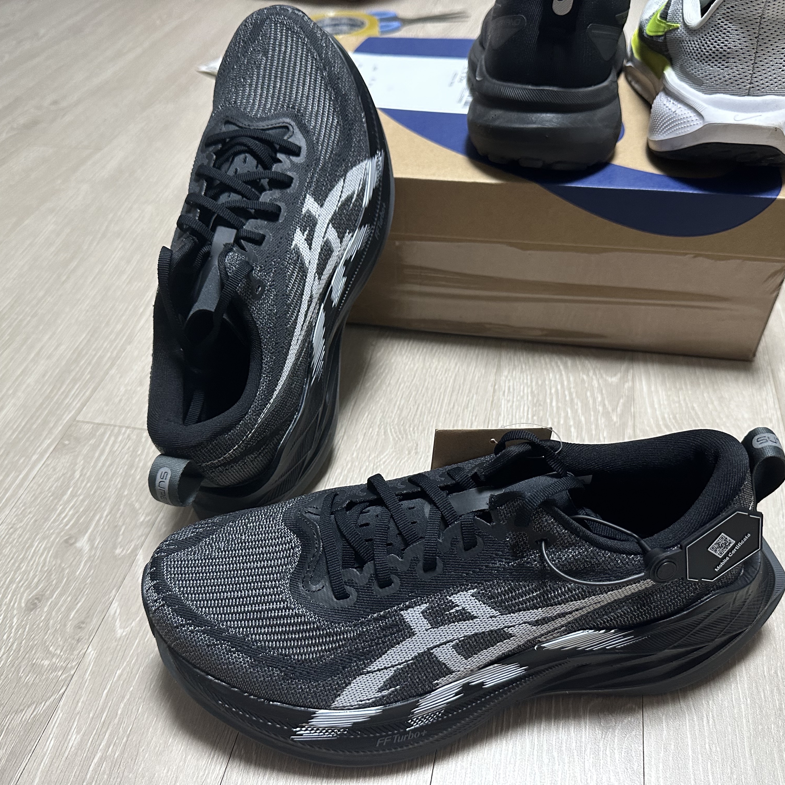 Asics Superblast 2 Black White 착용 스타일 - 2