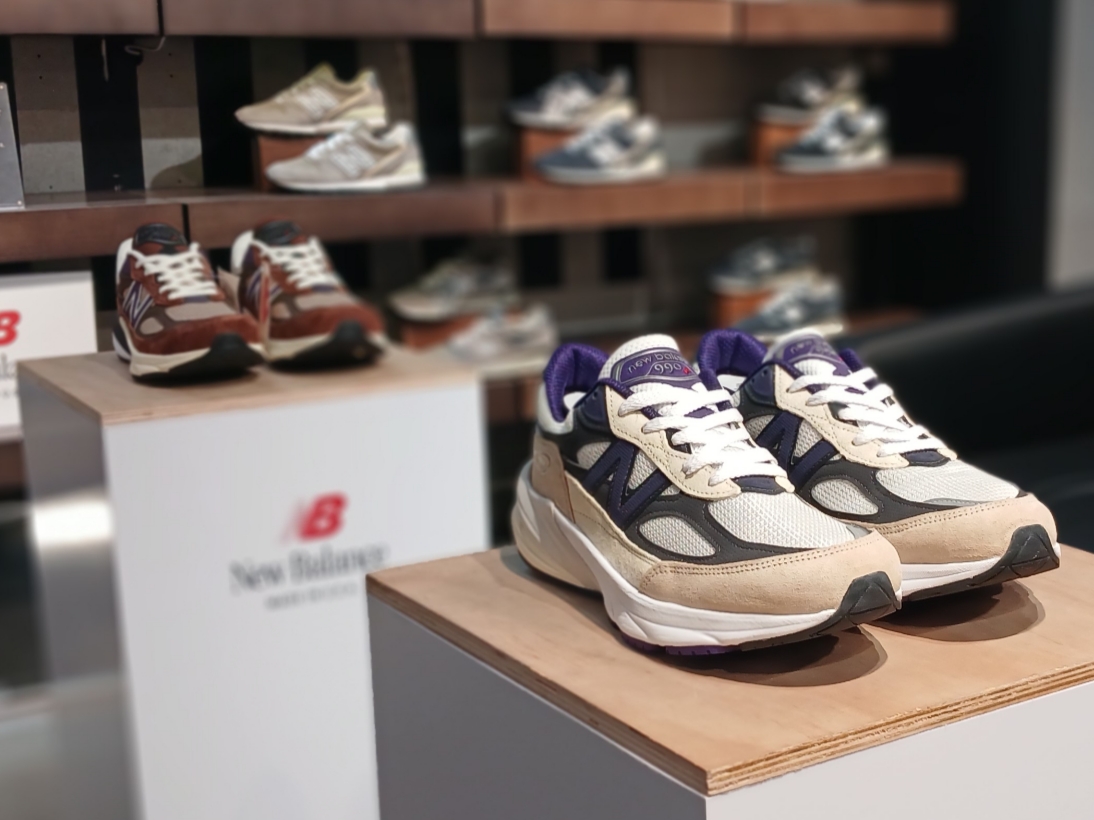 New Balance 996 Made in USA Navy, New Balance 990v4 Made in USA Navy Silver 착용 스타일 - 3