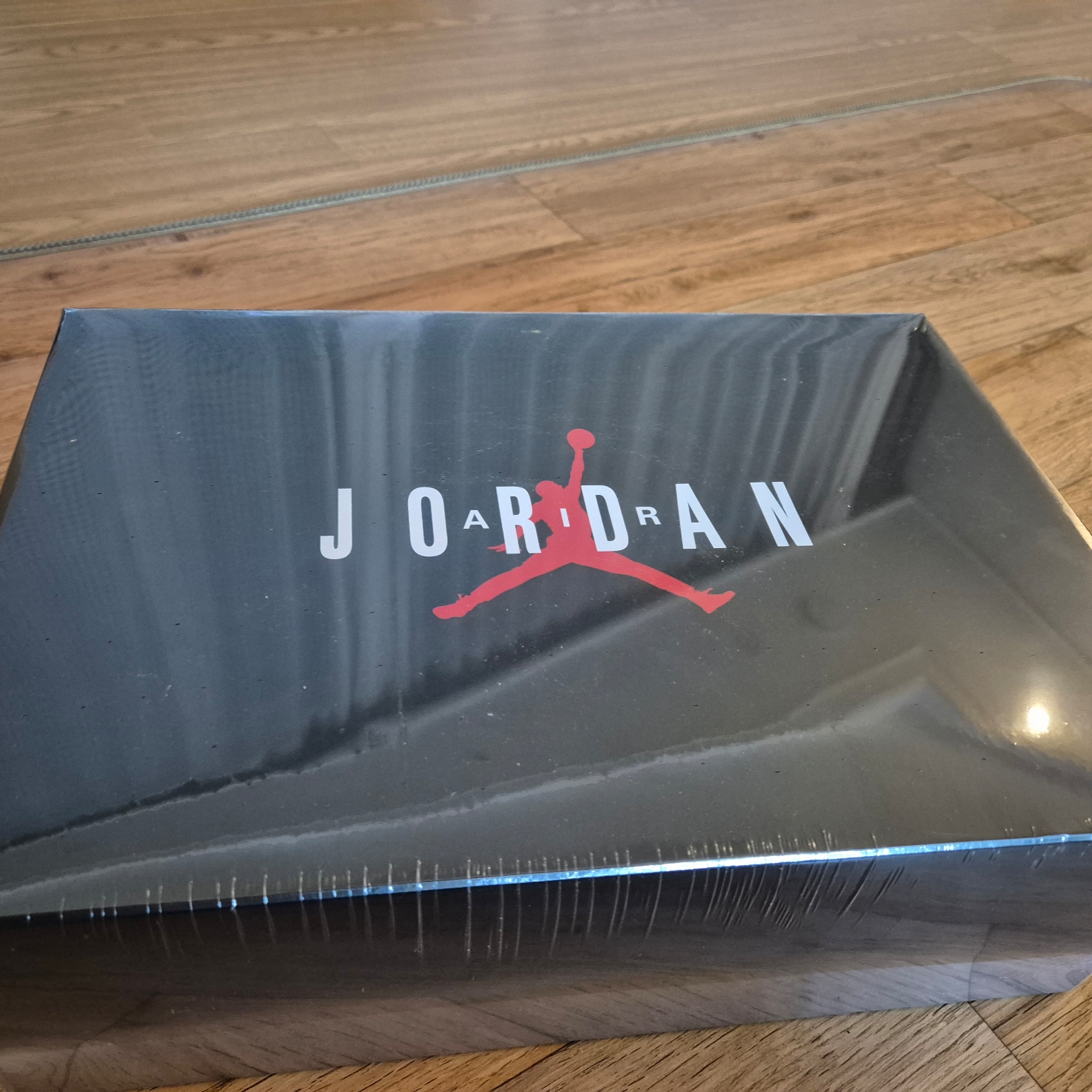 Jordan 11 Retro Low Black and Varsity Royal 착용 스타일 - 1