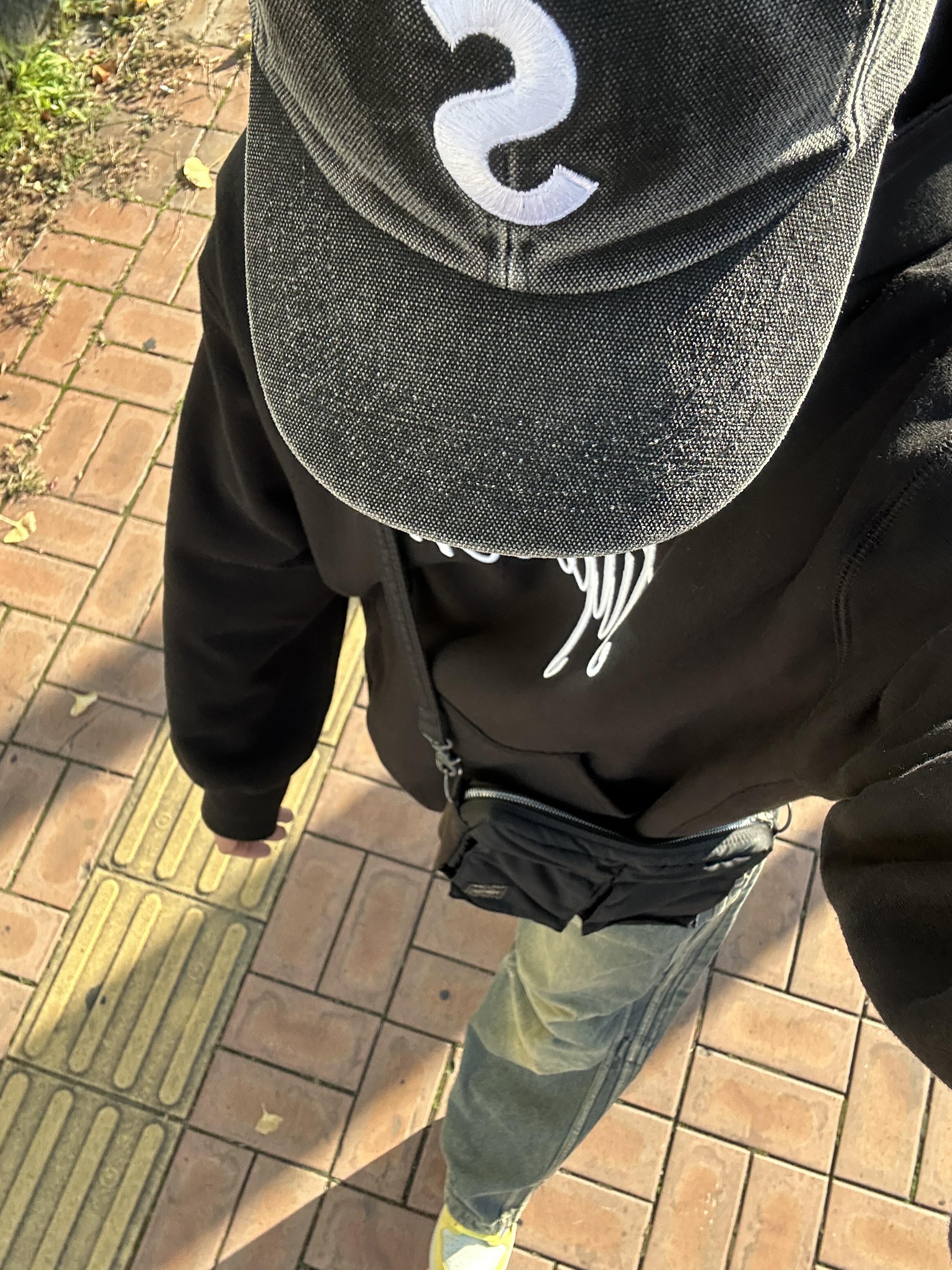 Supreme Pigment S Logo 6-Panel Black - 24FW, Supreme Embroidered Script Hooded Sweatshirt Black - 24FW 착용 스타일