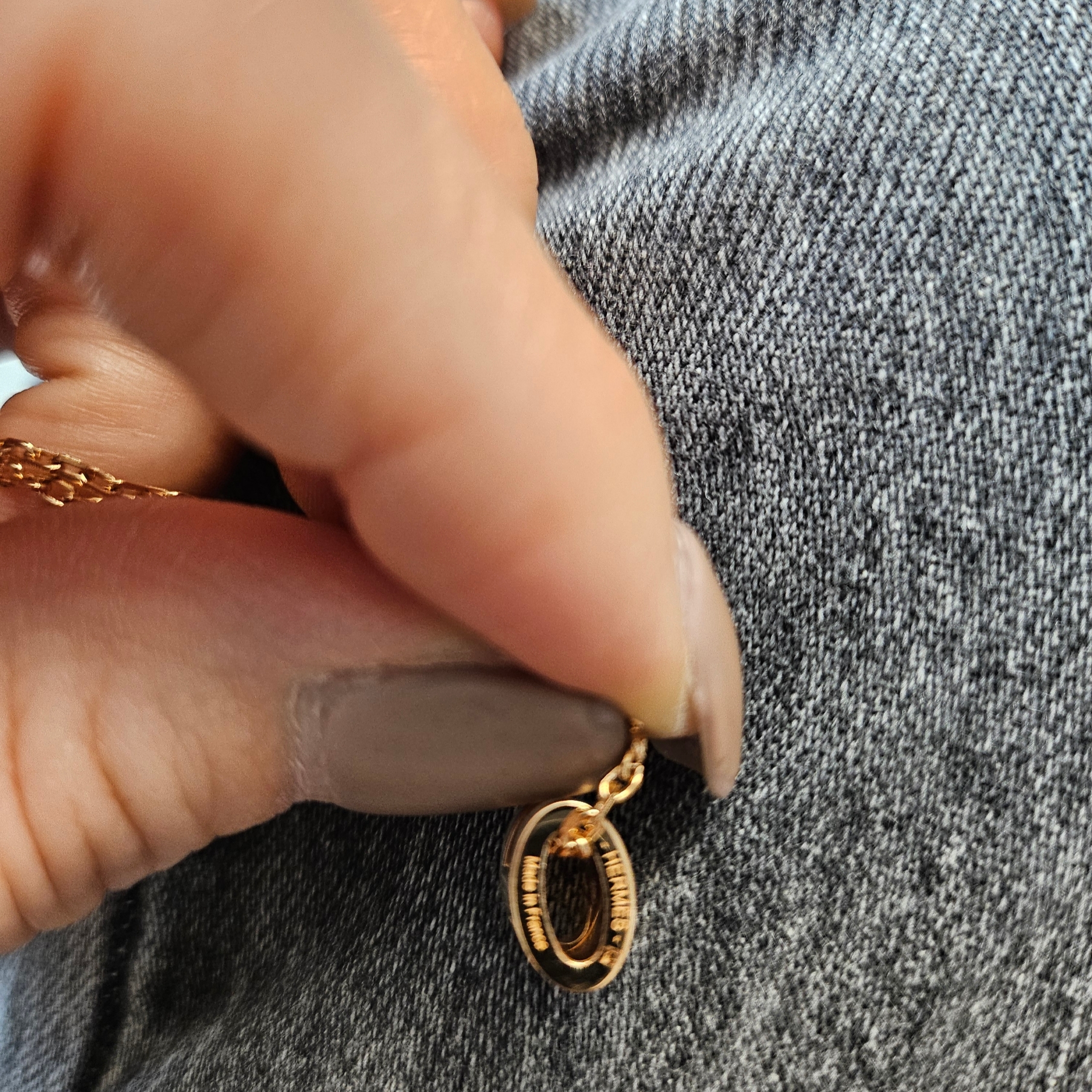 (W) Hermes Mini Pop H Pendant Rose Gold & Marron Glace 착용 스타일