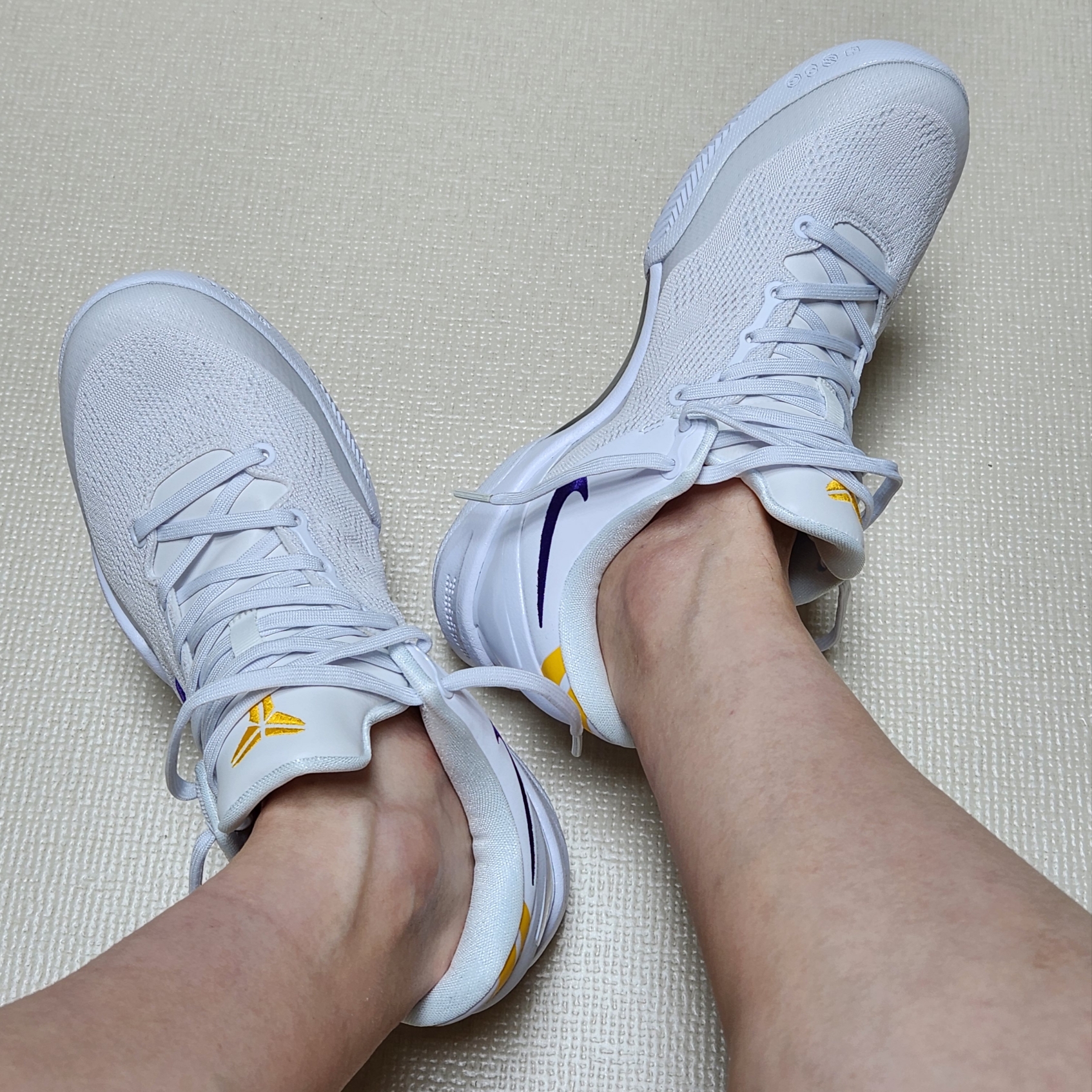 Nike Kobe 8 Protro White and Court Purple 착용 스타일 - 3