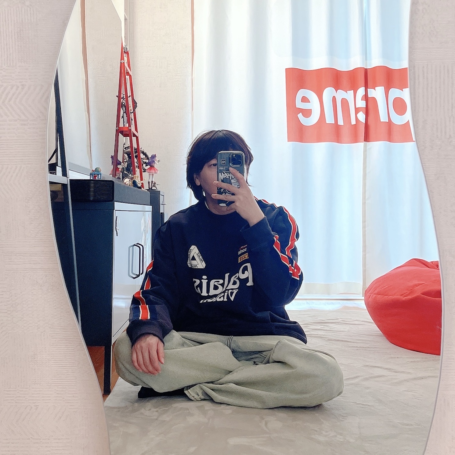 Palace Flag Stripe Crew Navy - 22SS, Supreme Baggy Jean Dirty Indigo - 23SS 착용 스타일 - 1