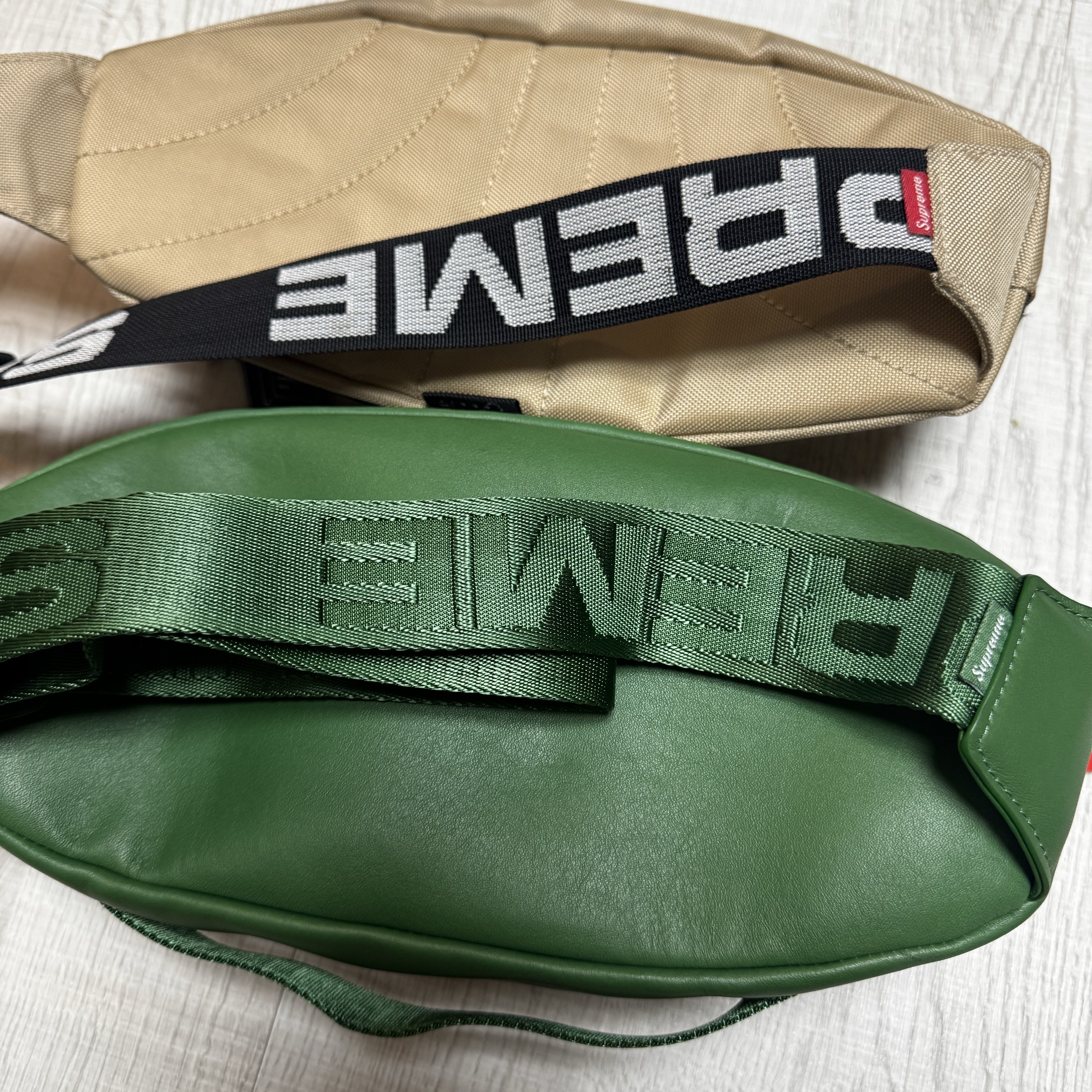 Supreme Leather Waist Bag Green - 24FW, Supreme Waist Bag Tan - 18SS 착용 스타일 - 4