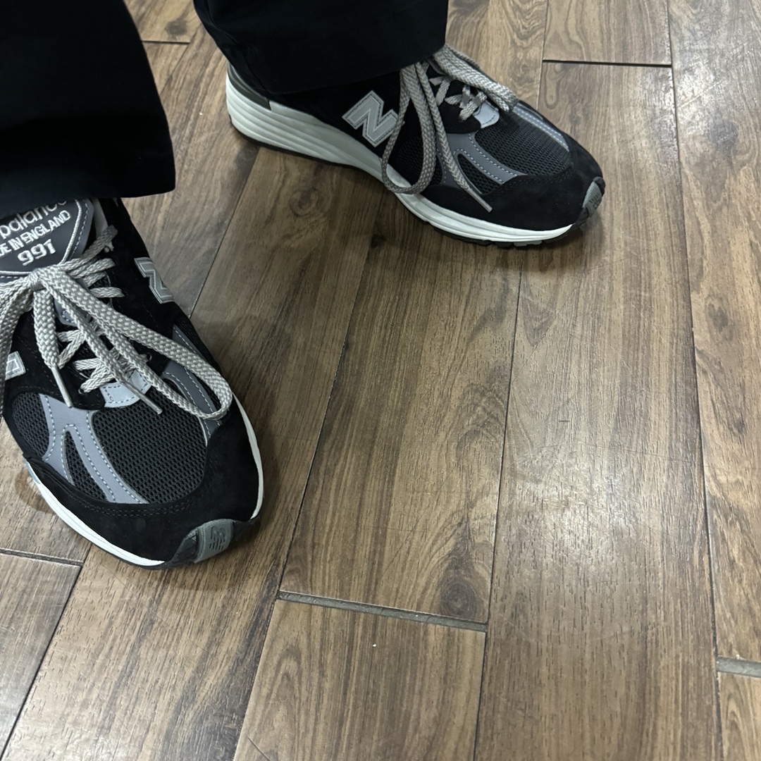 New Balance 991v2 Made in UK Black 착용 스타일 - 3