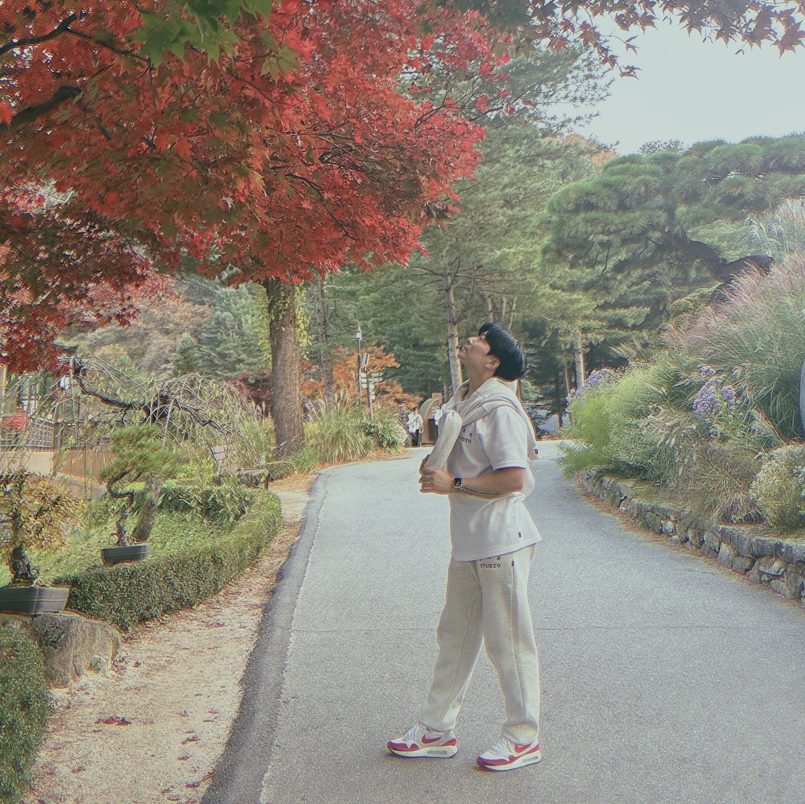 IAB Studio Hoodie Oatmeal Burgundy, IAB Studio Sweatpants Oatmeal Burgundy - 23SS 착용 스타일 - 2