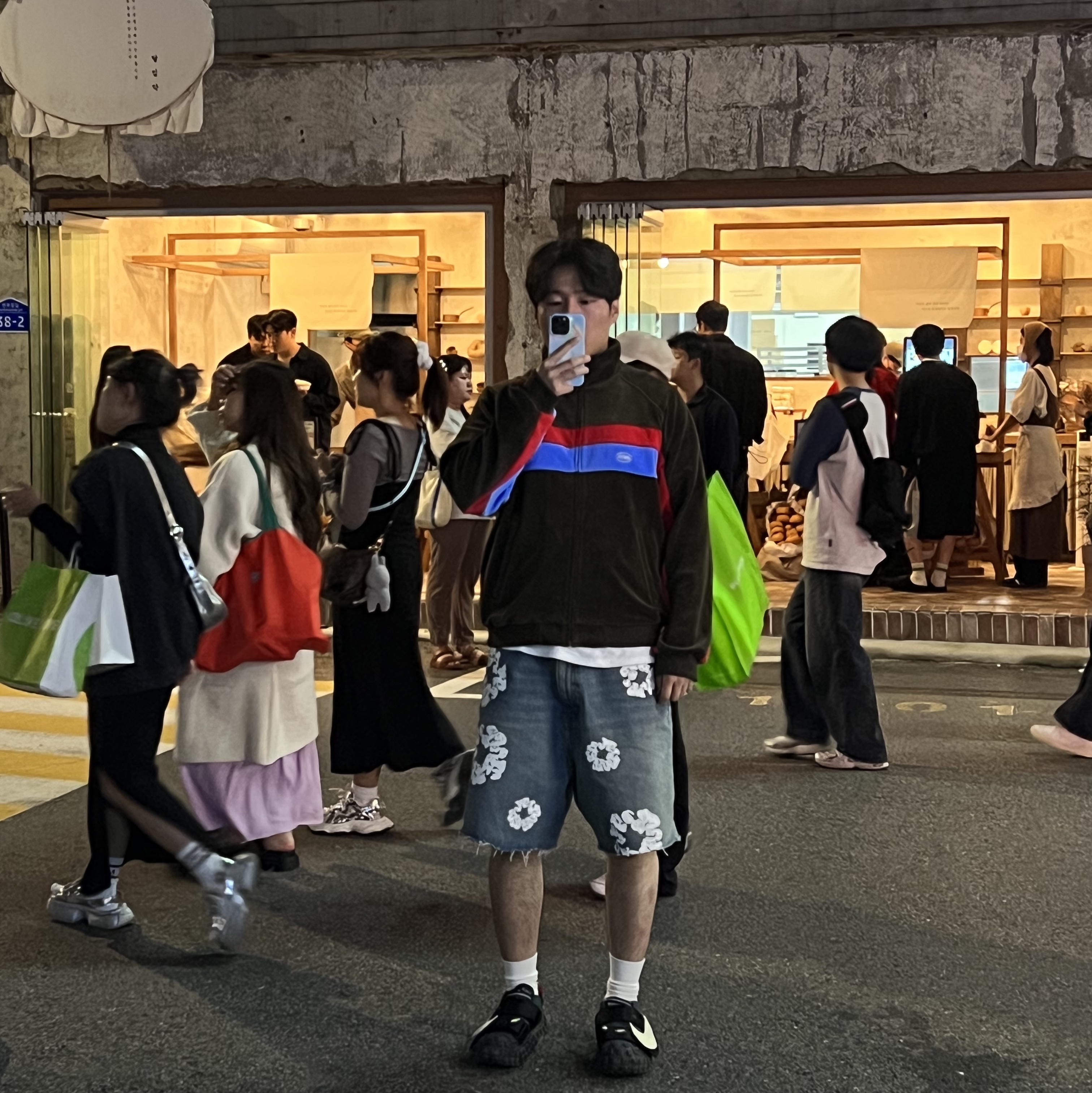 Supreme x Martine Rose Velour Track Jacket Brown - 24FW, Nike x Cactus Plant Flea Market Air Flea 2 Faded Spruce 착용 스타일 - 1