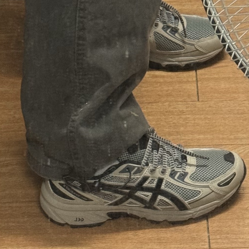 Asics Gel-Venture 6 Feather Grey Black 착용 스타일