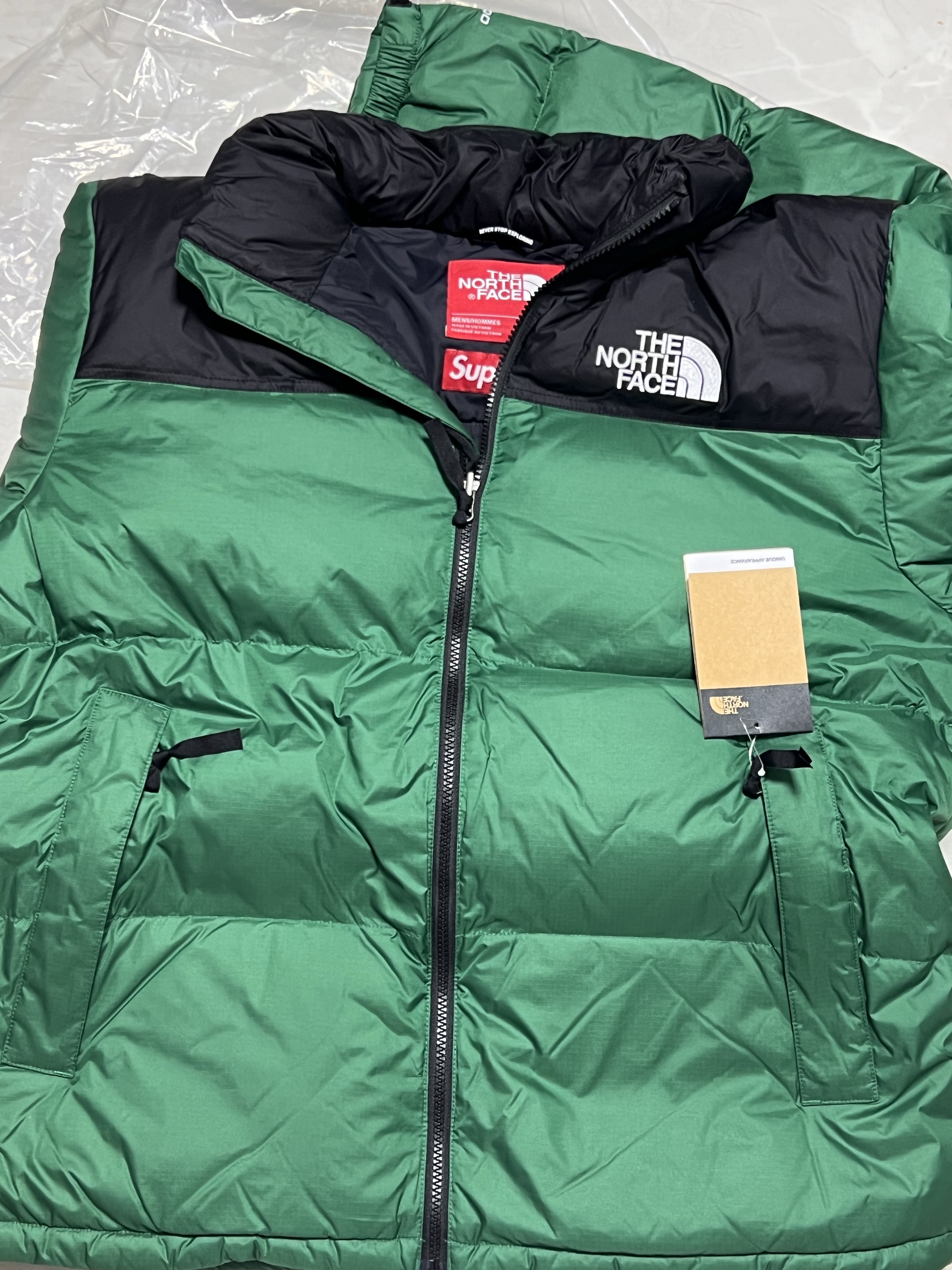 Supreme x The North Face Nuptse Jacket Green - 24FW 착용 스타일 - 1