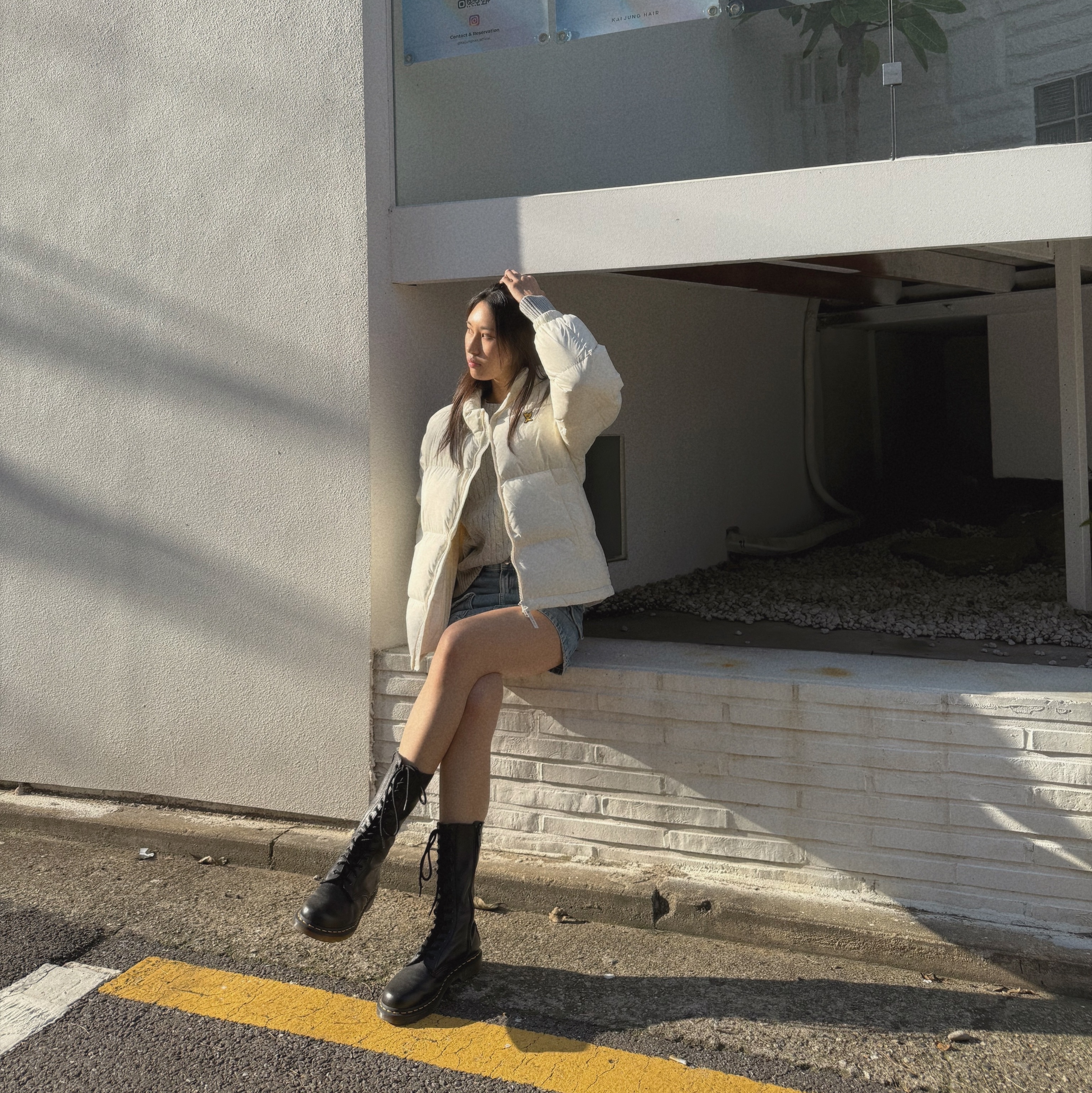 (W) Dr. Martens Audrick 20 Eye Leather Knee High Platform Boots Black, (W) Discovery Expedition Pictor U Goose Down Lightweight Padding Ivory 착용 스타일 - 3