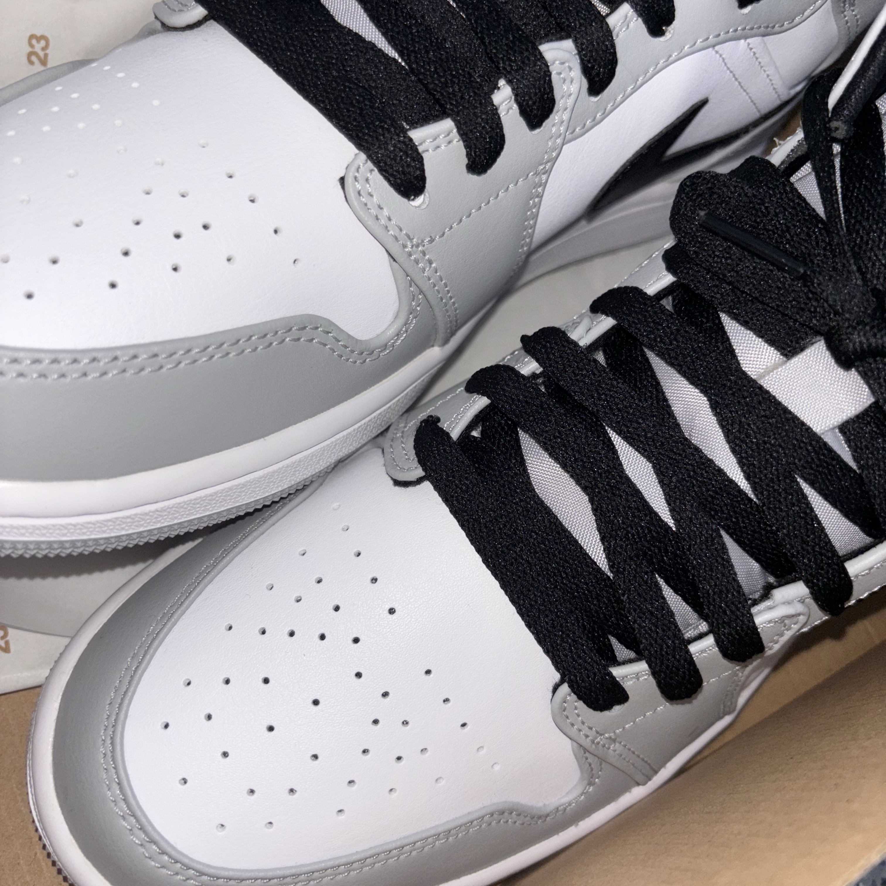 Jordan 1 Mid Light Smoke Grey 착용 스타일