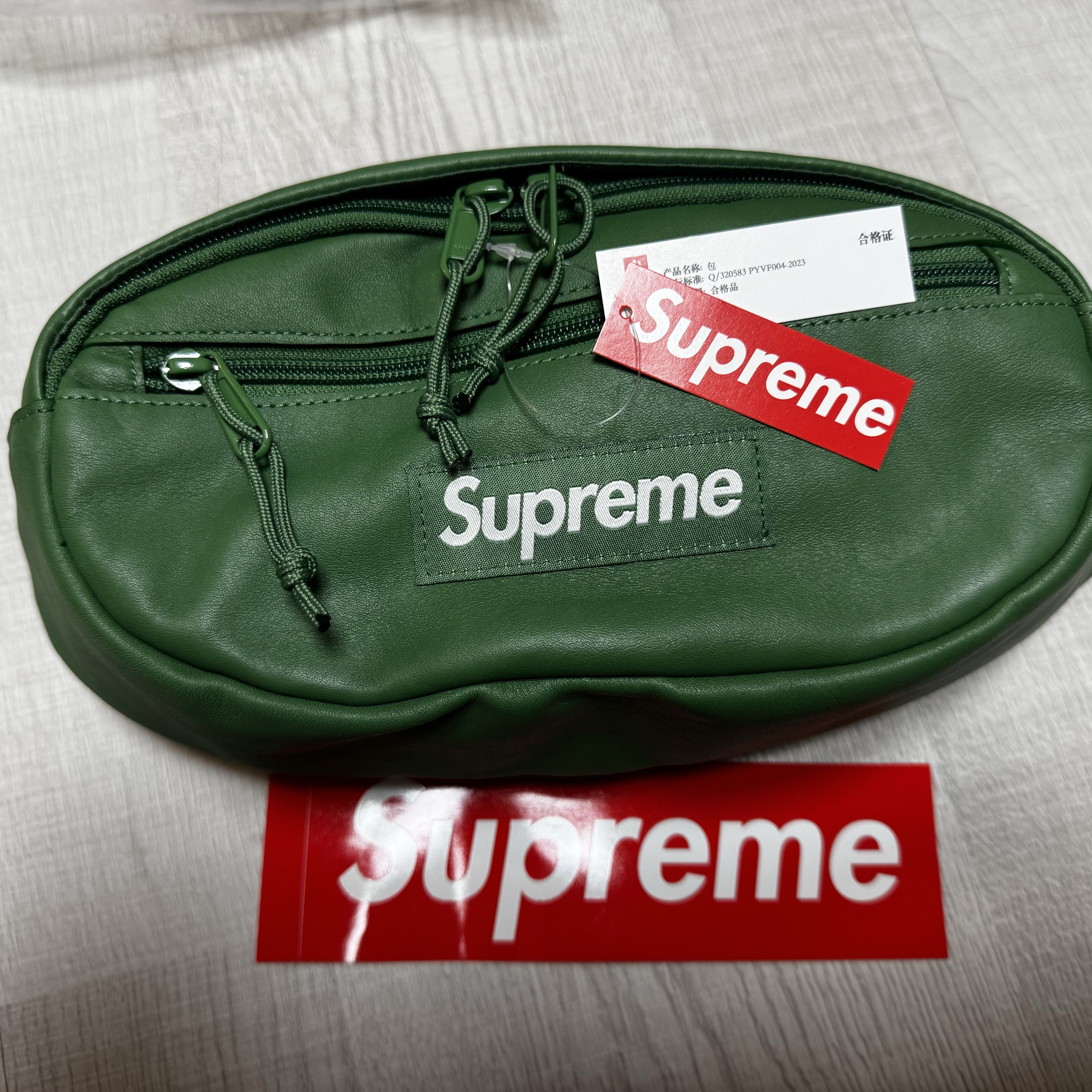 Supreme Leather Waist Bag Green - 24FW, Supreme Waist Bag Tan - 18SS 착용 스타일 - 1
