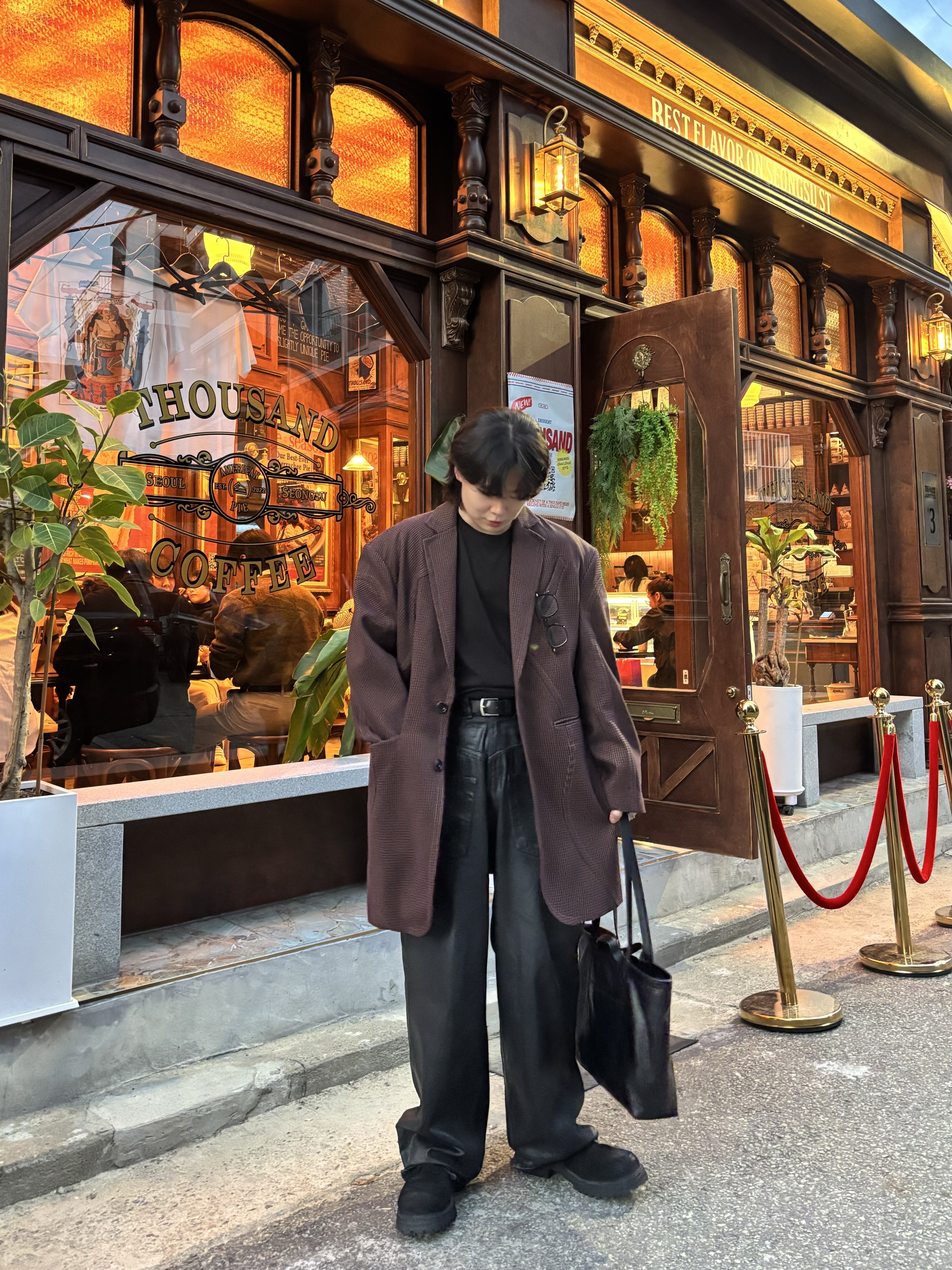 Project G/R Coated Backward Denim Pants Black 착용 스타일
