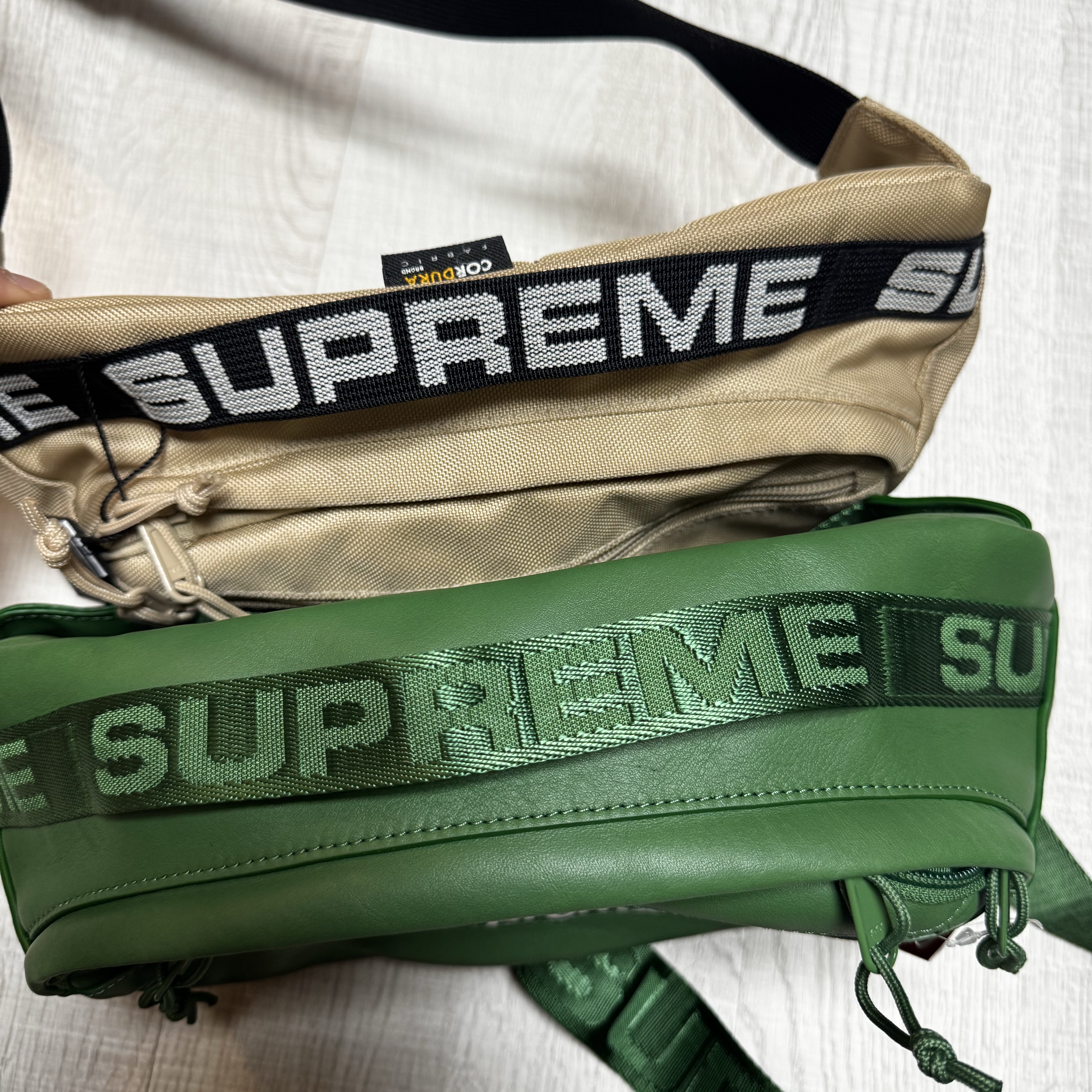 Supreme Leather Waist Bag Green - 24FW, Supreme Waist Bag Tan - 18SS 착용 스타일 - 3