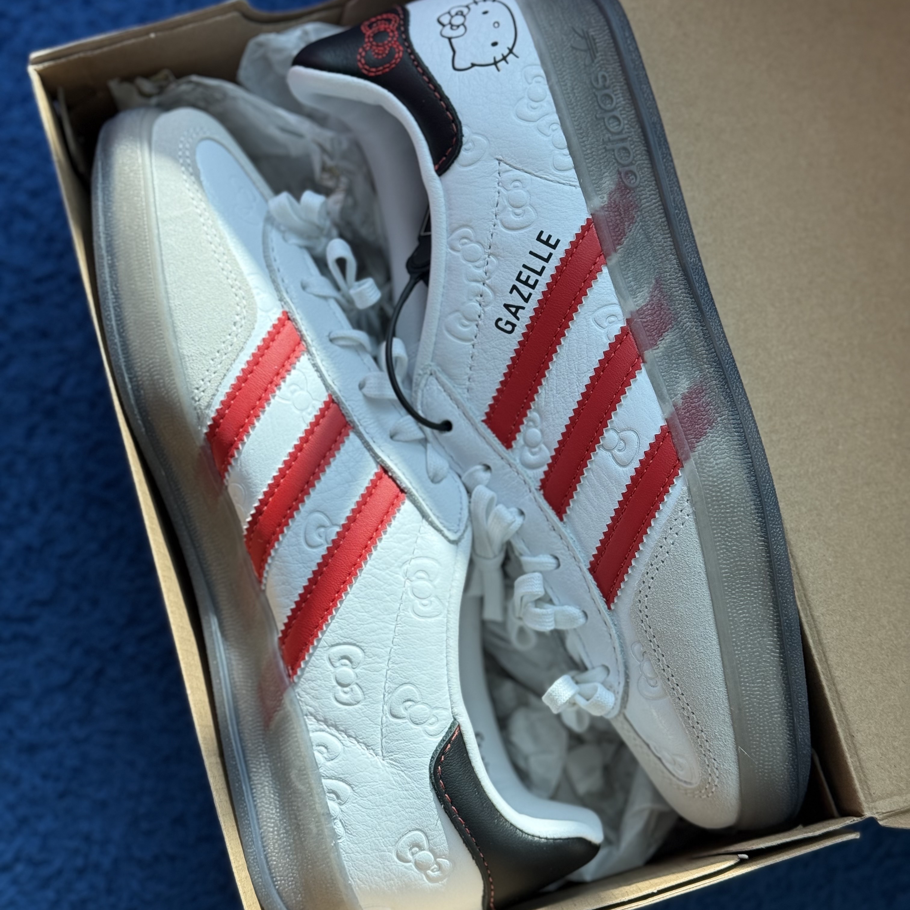 (W) Adidas x Hello Kitty Gazelle Indoor Cloud White Red 착용 스타일 - 1