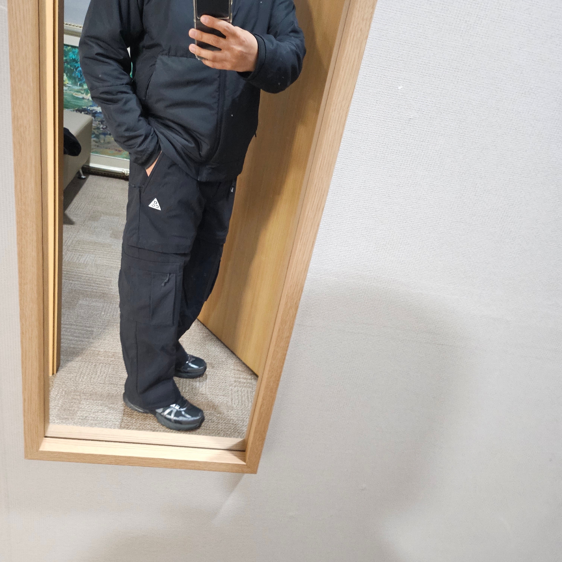 Nike V2K Run Black Anthracite, Nike ACG Smith Summit Cargo Pants Black Anthracite - Asia 착용 스타일