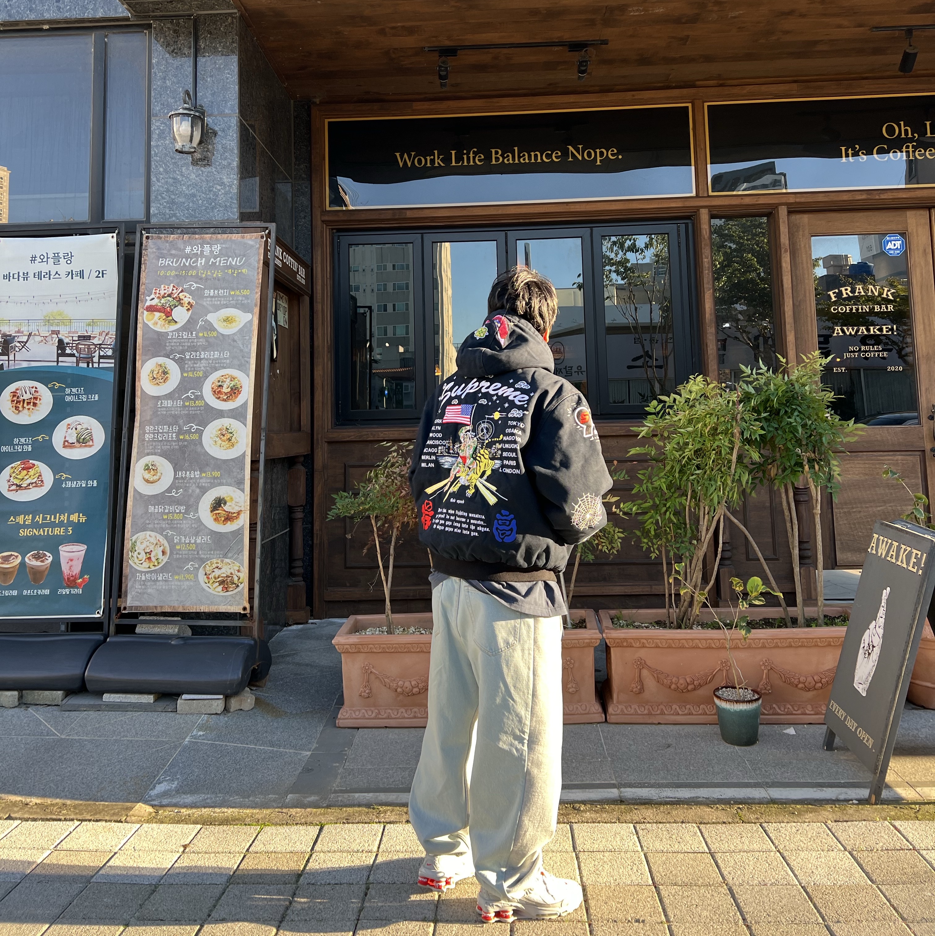 Supreme Aoi Hooded Work Jacket Black - 24SS, Supreme x Bless Sweatpant Jean Heather Grey - 23FW 착용 스타일 - 3