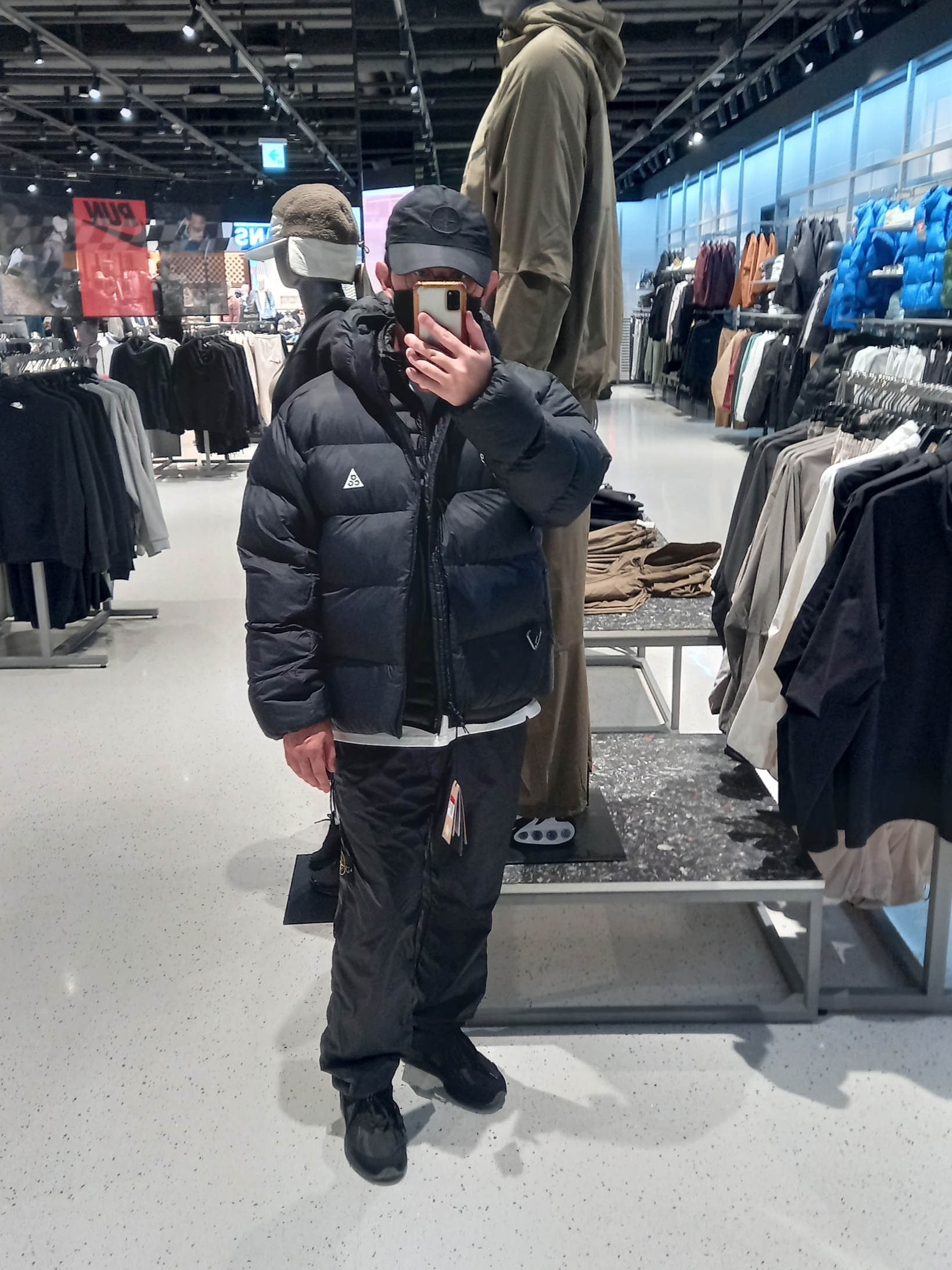 New Balance x Stone Island 991v2 Made in UK Black, IAB Studio T-Shirt White - 23FW 착용 스타일 - 1
