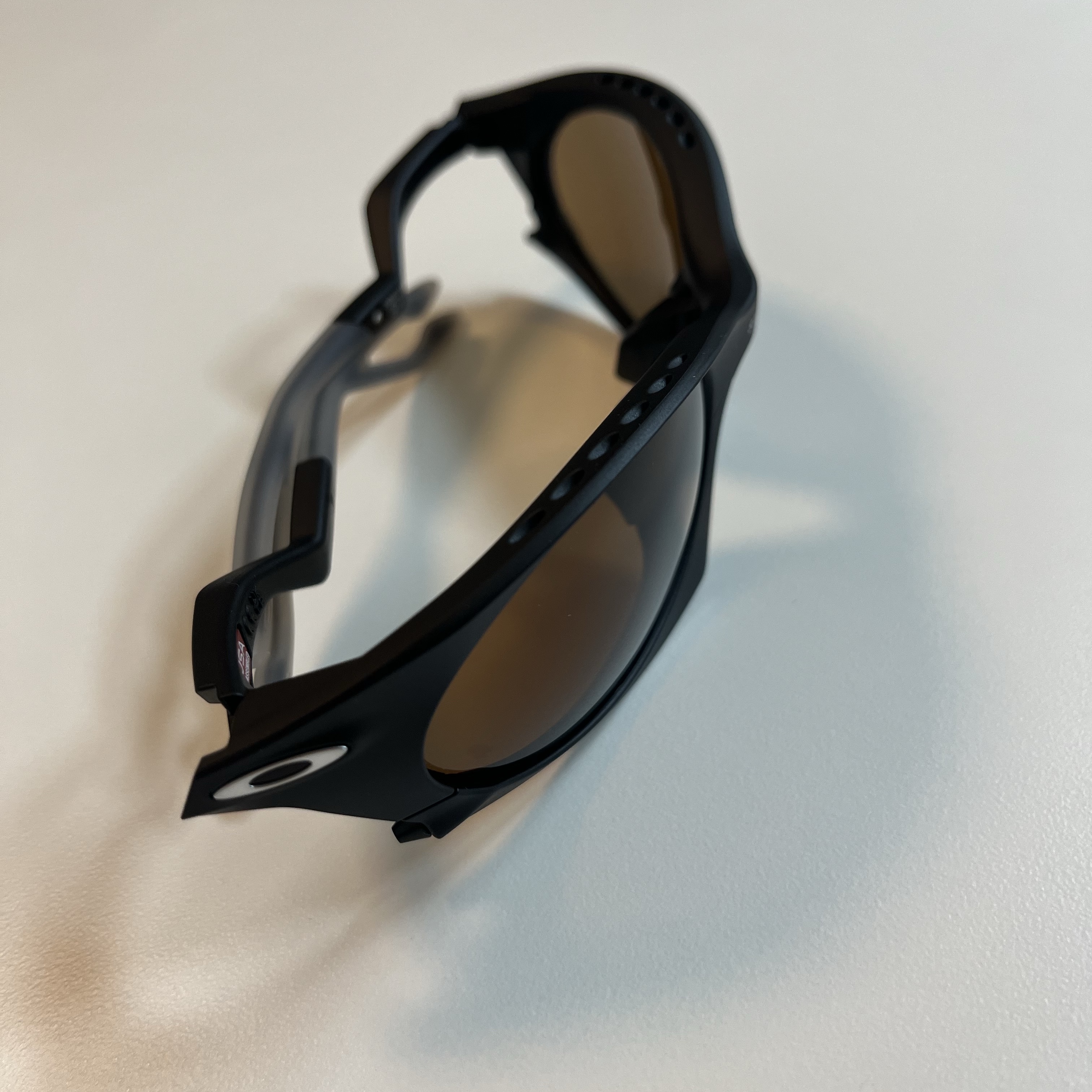 Oakley x Satisfy Plantaris Matte Black 착용 스타일