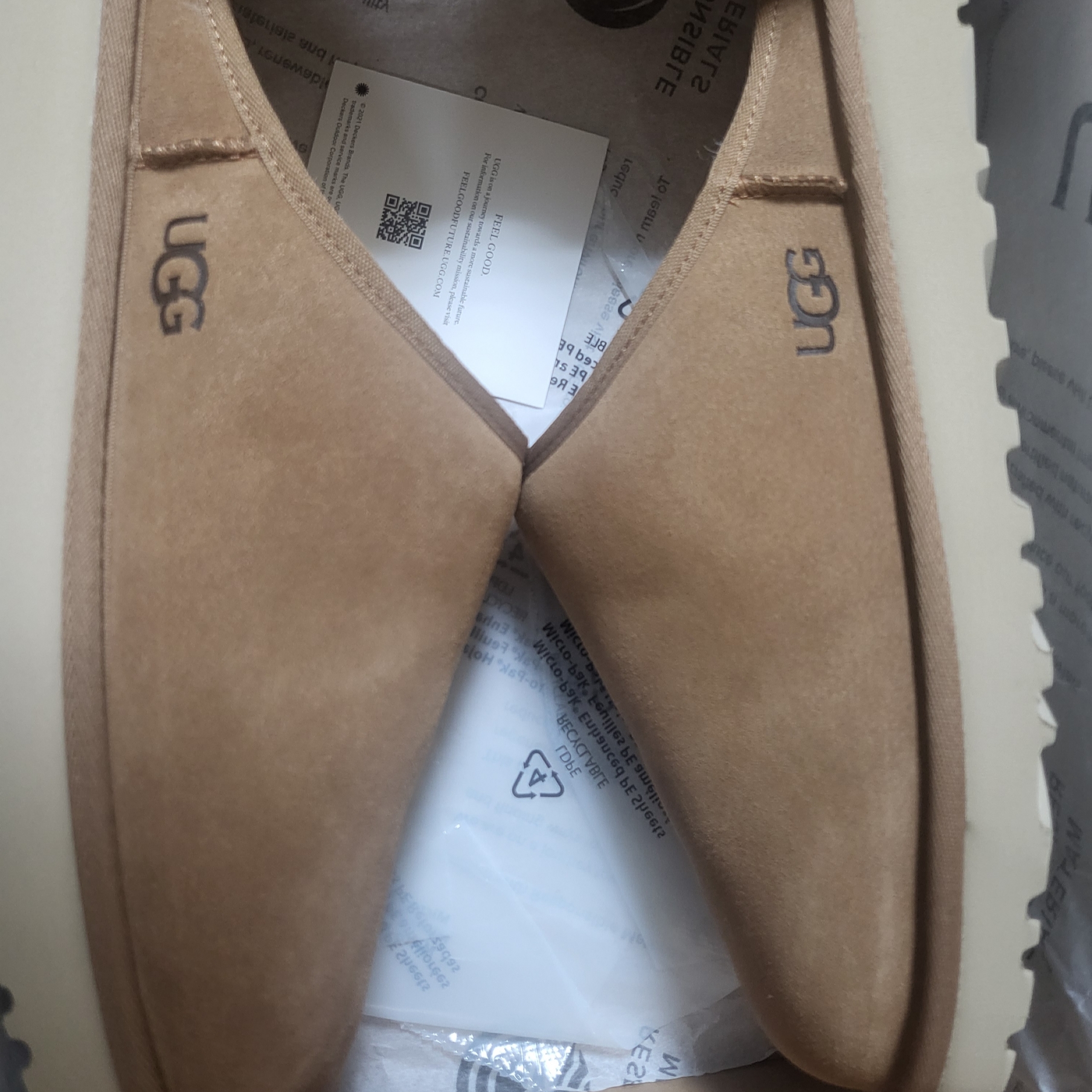 UGG Classic Slip-On Chestnut 착용 스타일