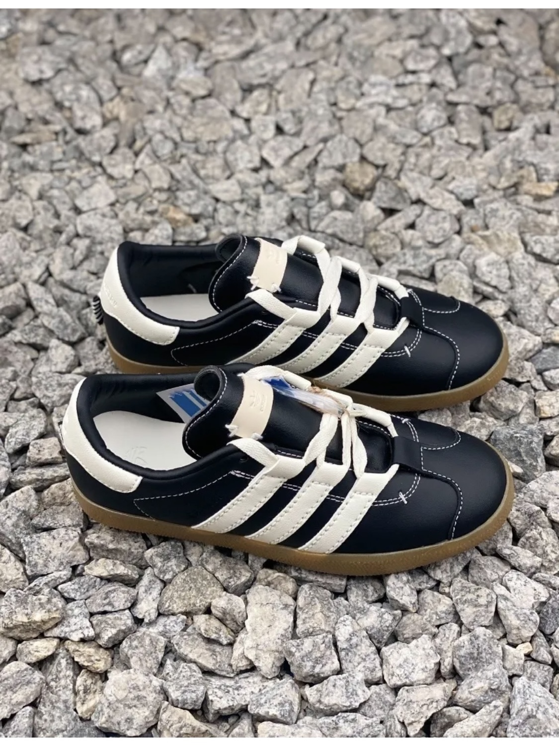 Adidas x Foot Industry Gazelle Core Black Cream White 착용 스타일
