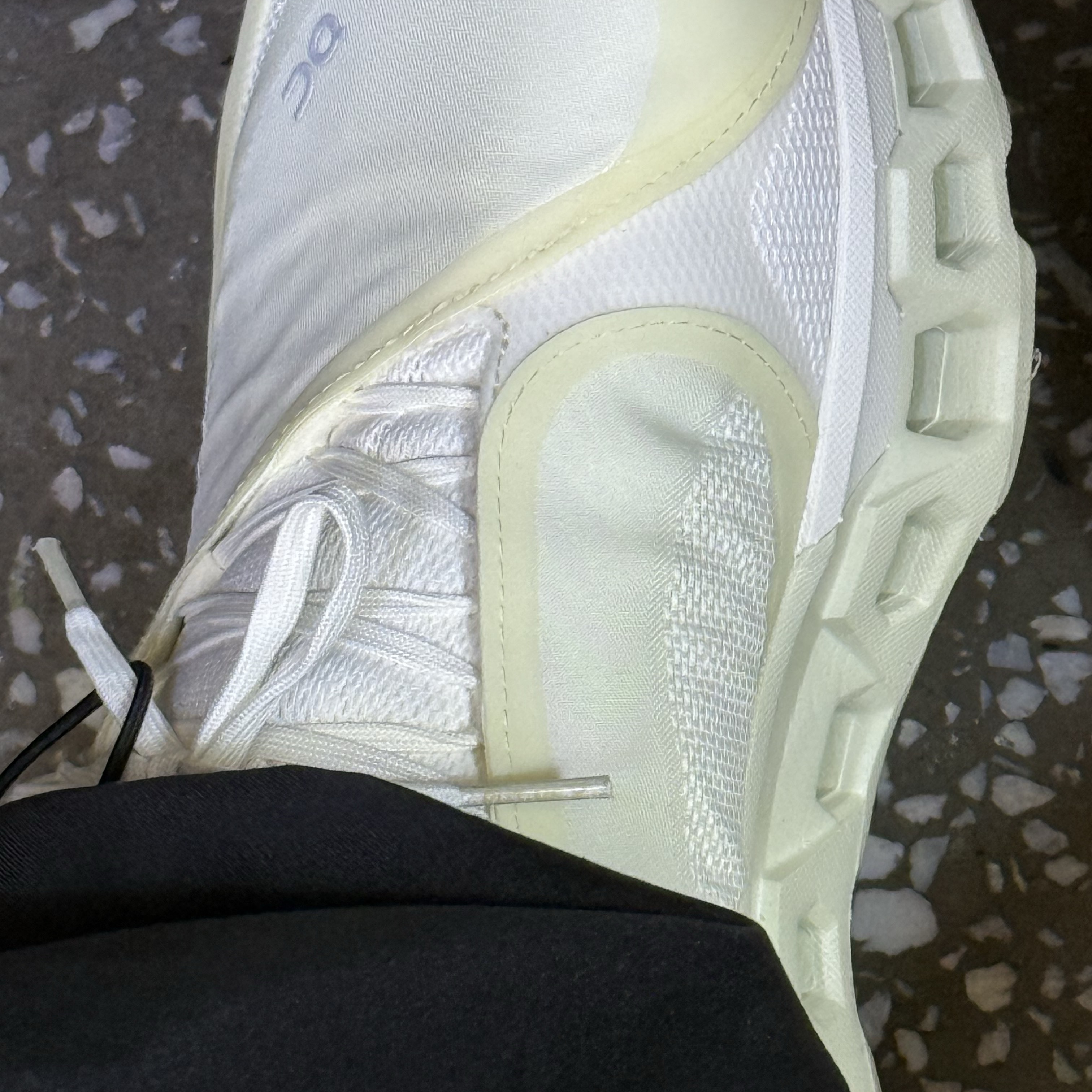 On Running x Post Archive Faction (Paf) Cloudmonster 2 Seedling White 착용 스타일