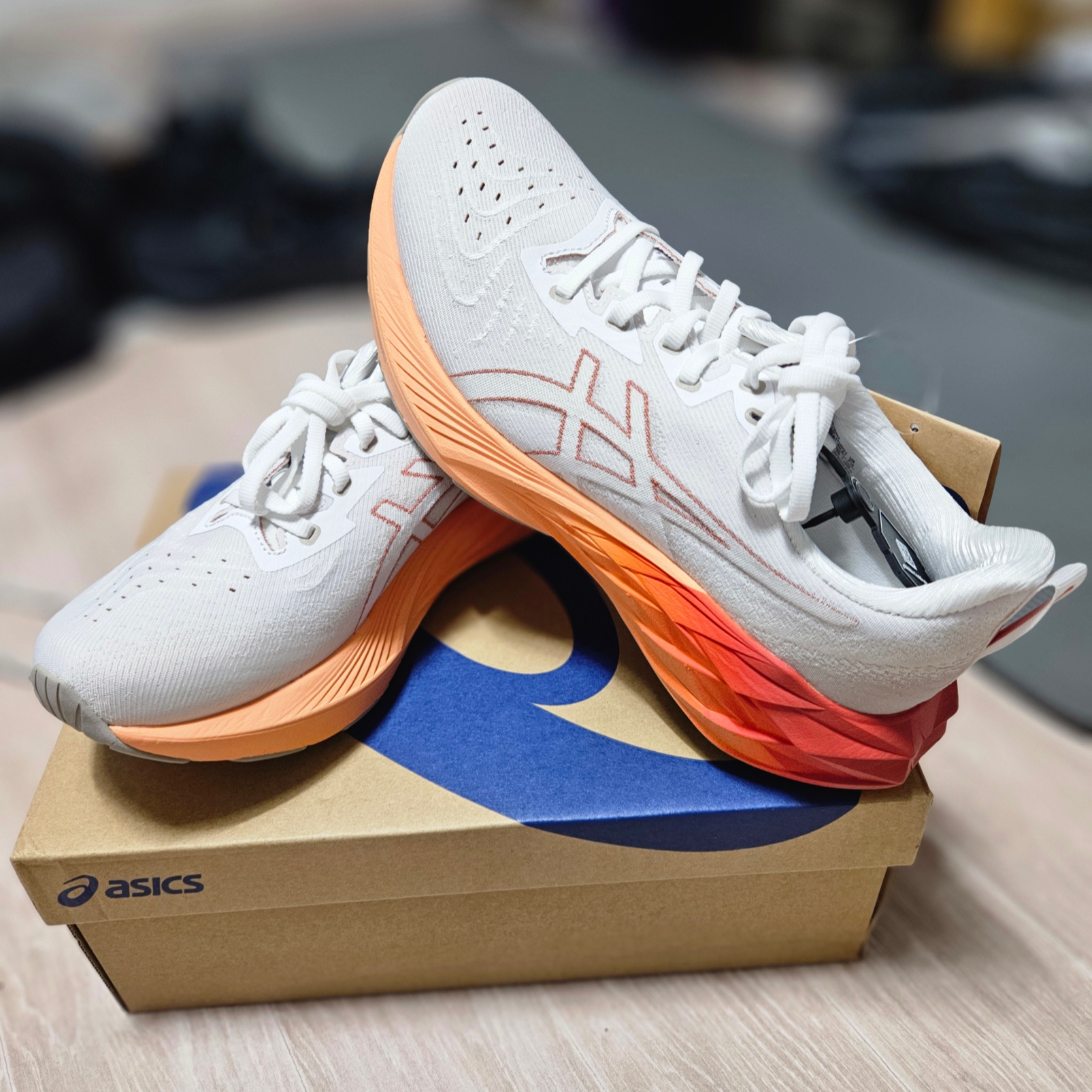Asics Novablast 4 White Moonrock 착용 스타일