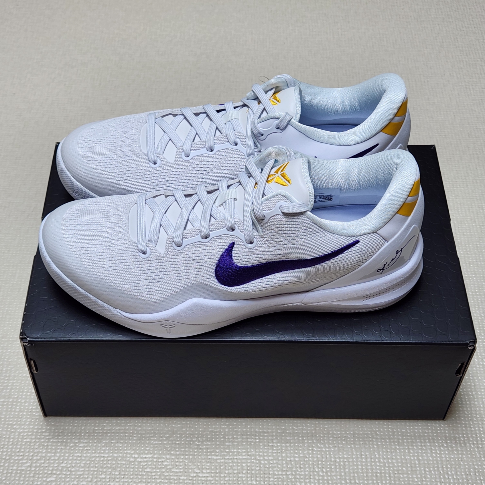 Nike Kobe 8 Protro White and Court Purple 착용 스타일 - 2
