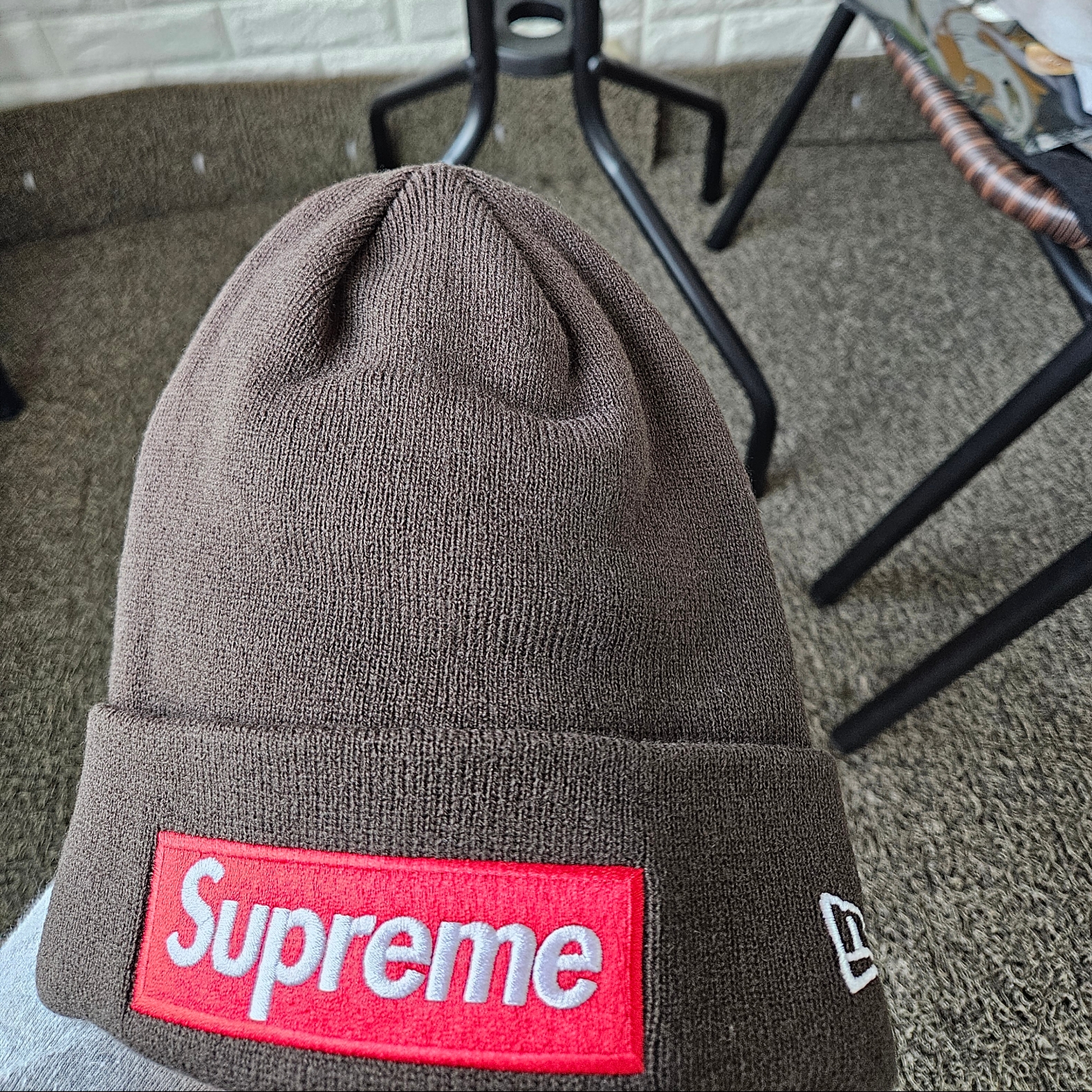 Supreme New Era Box Logo Beanie Brown - 22FW 착용 스타일 - 1