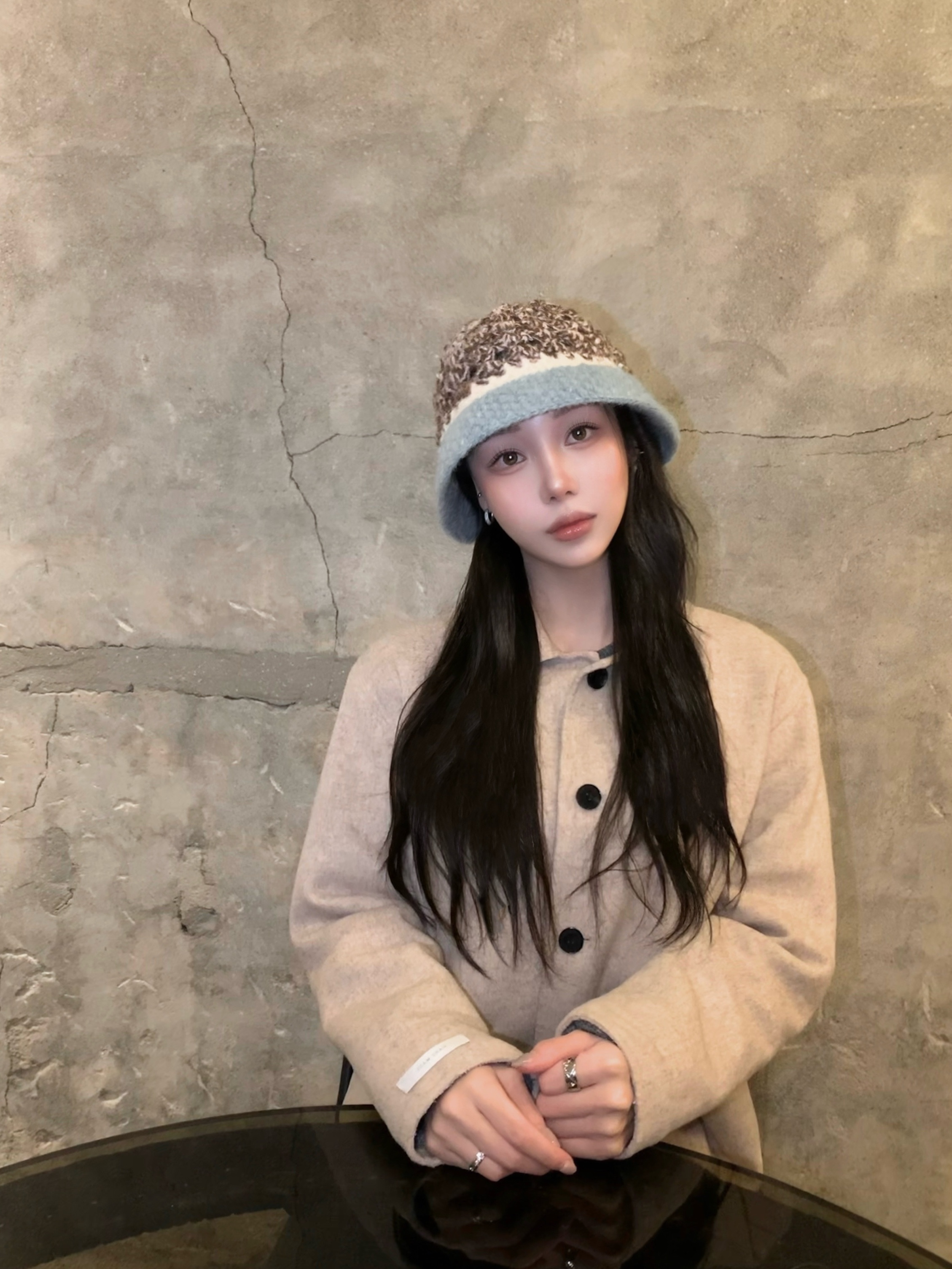 Allincomplete Shell Crochet Hat Brown & Aqua 착용 스타일 - 3
