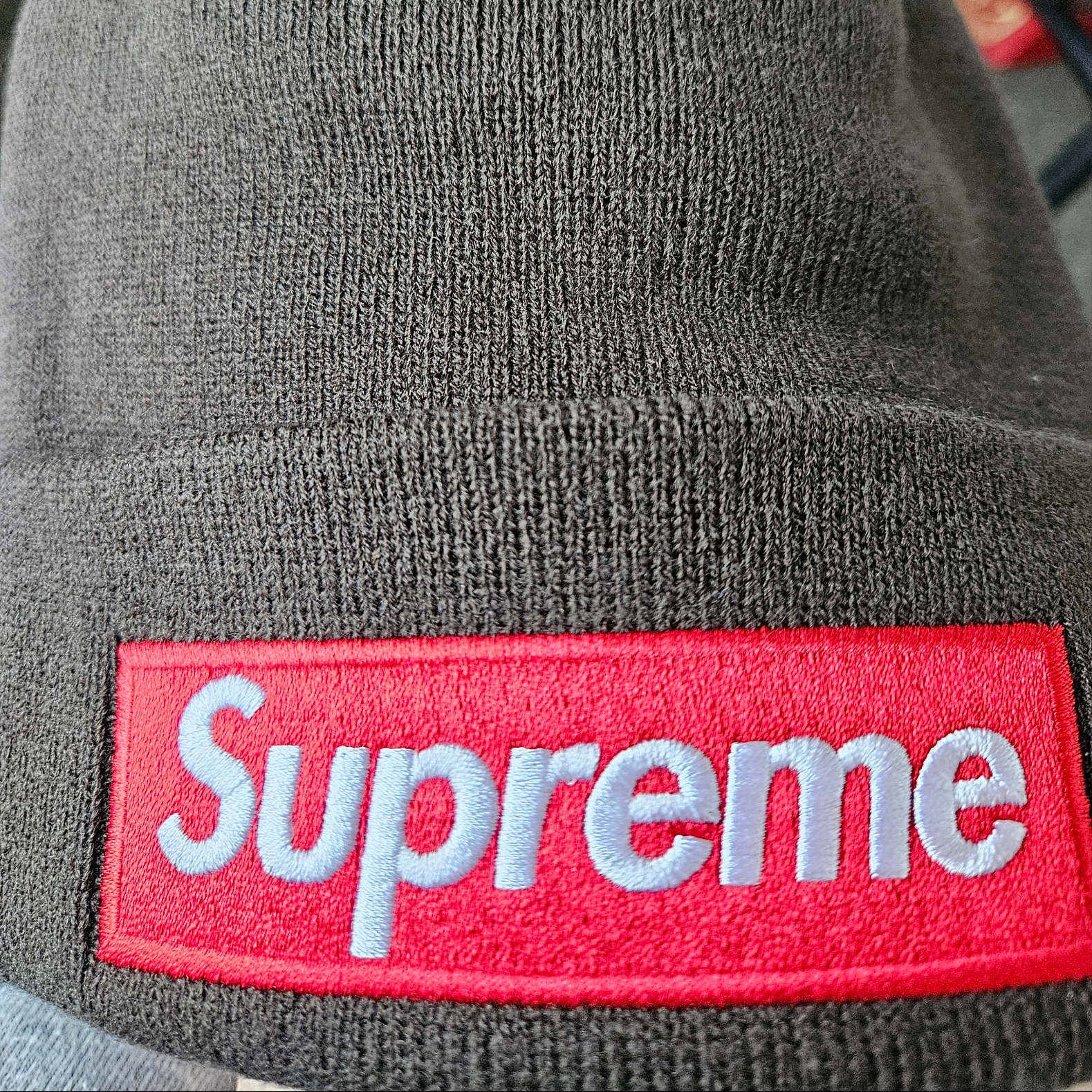 Supreme New Era Box Logo Beanie Brown - 22FW 착용 스타일 - 2