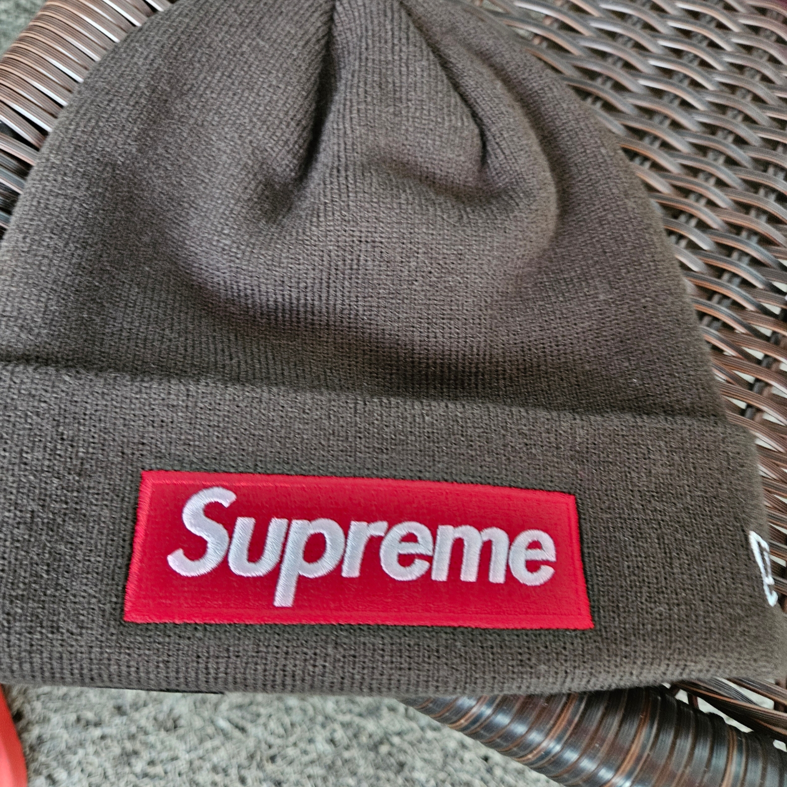 Supreme New Era Box Logo Beanie Brown - 22FW 착용 스타일 - 3