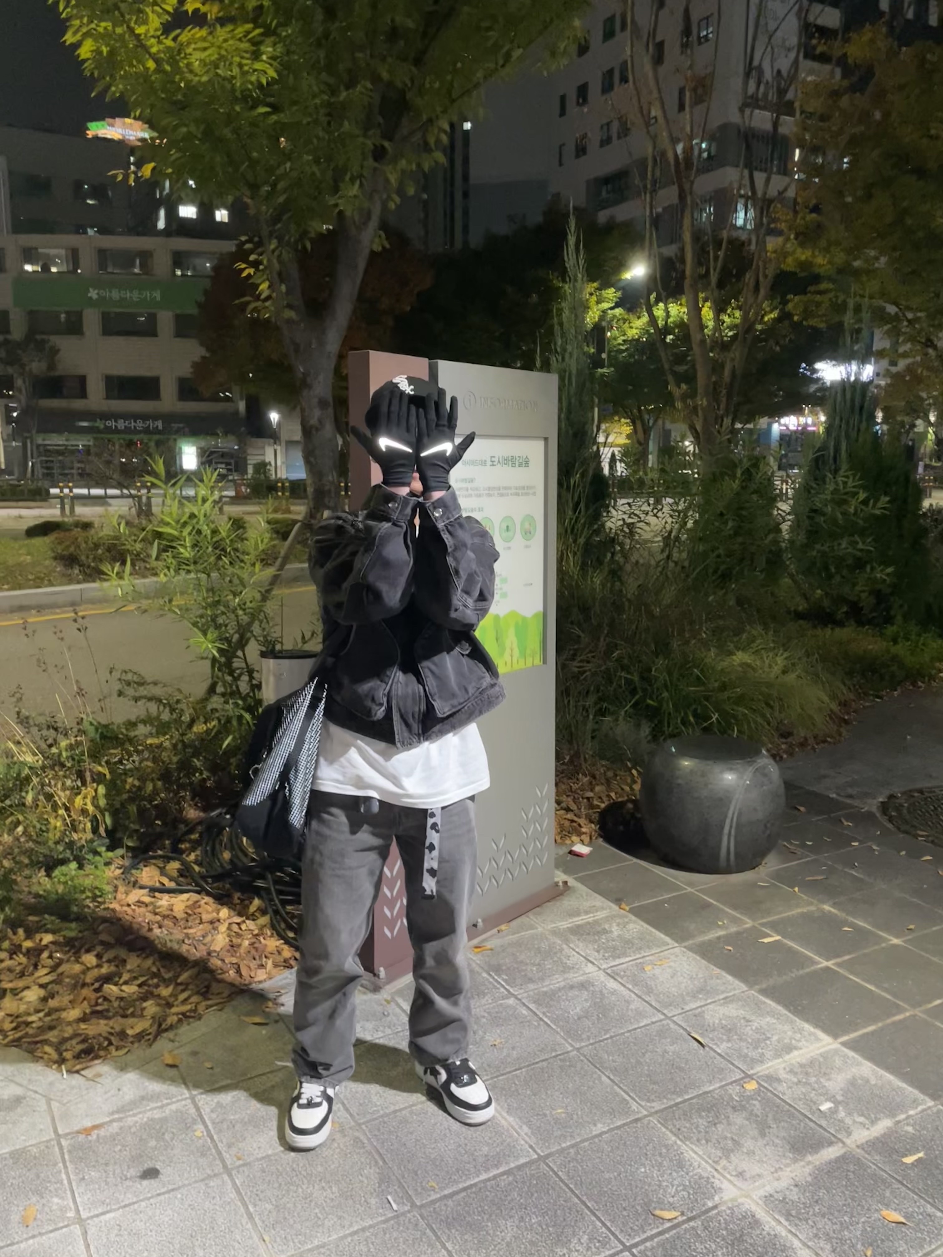 Nike Miler Running Gloves Black Silver, BAPE Bape Sta #4 M2 Black 착용 스타일
