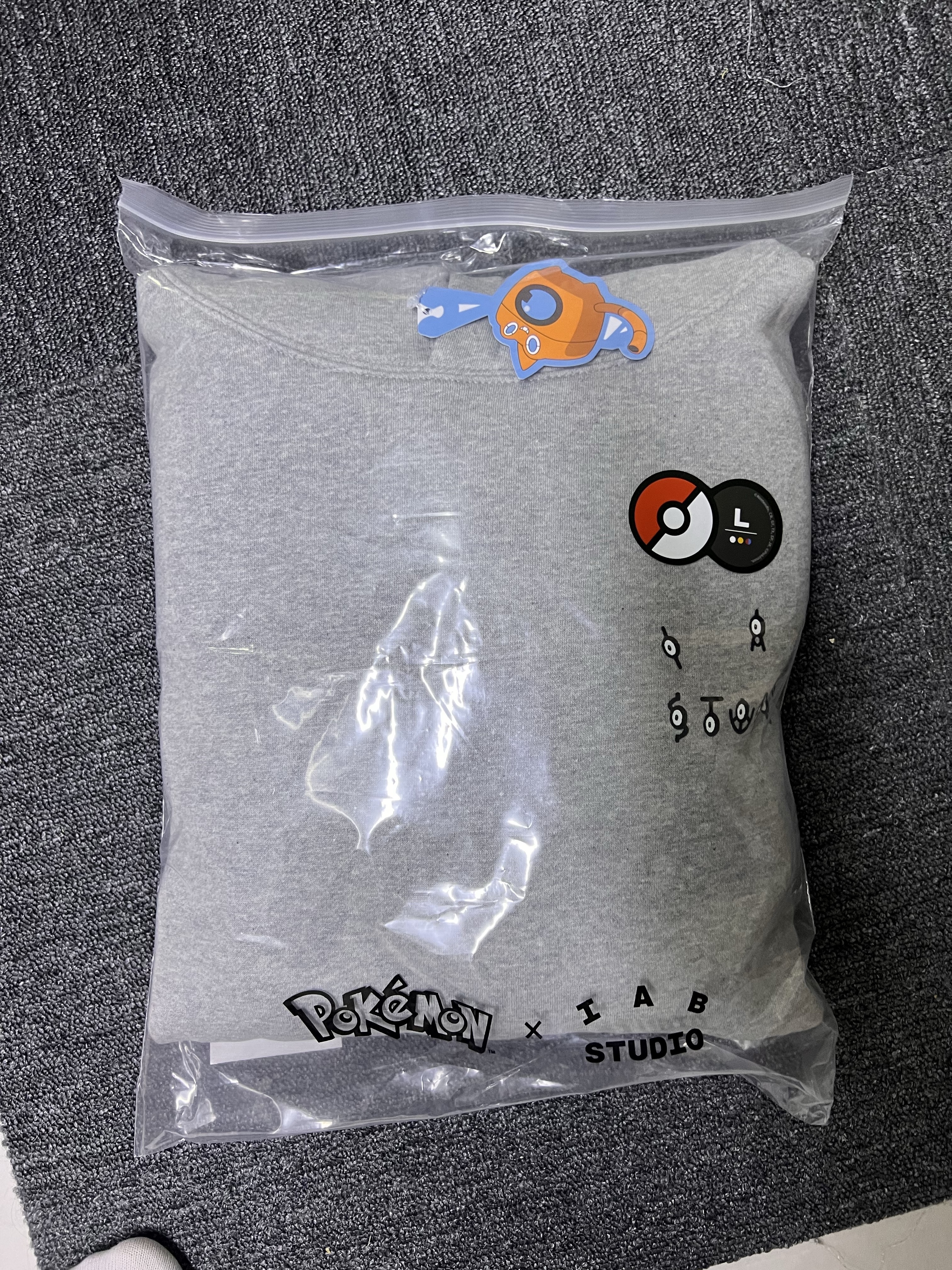 IAB Studio x Pokemon Unown Hoodie Gray 착용 스타일