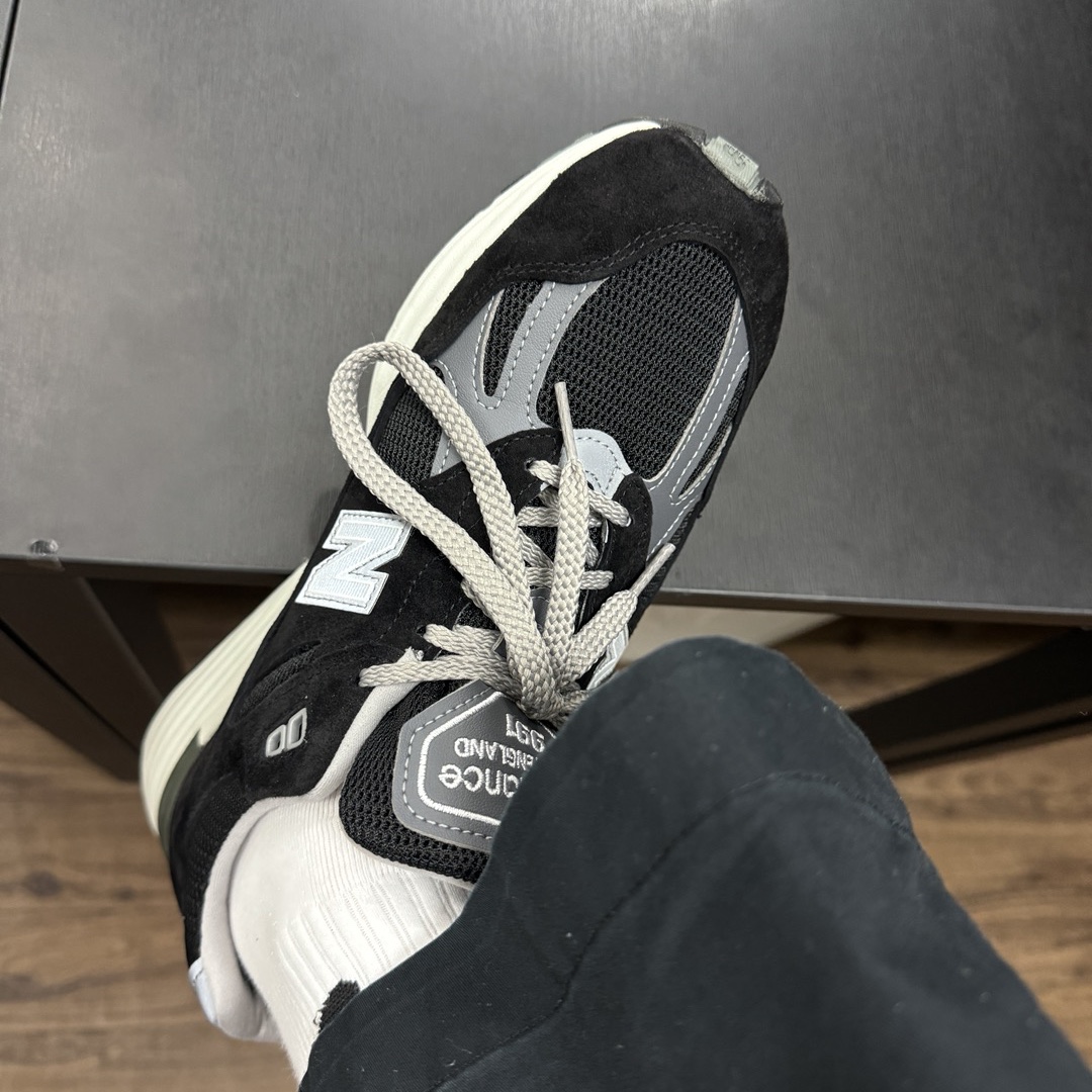 New Balance 991v2 Made in UK Black 착용 스타일 - 1