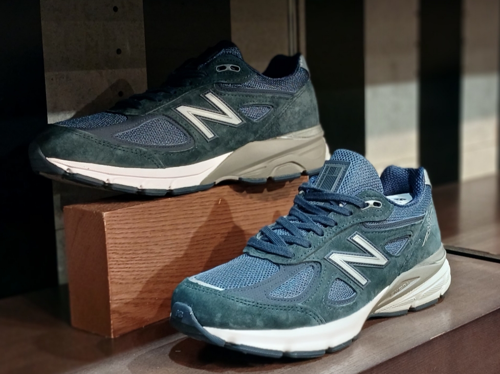 New Balance 996 Made in USA Navy, New Balance 990v4 Made in USA Navy Silver 착용 스타일 - 2
