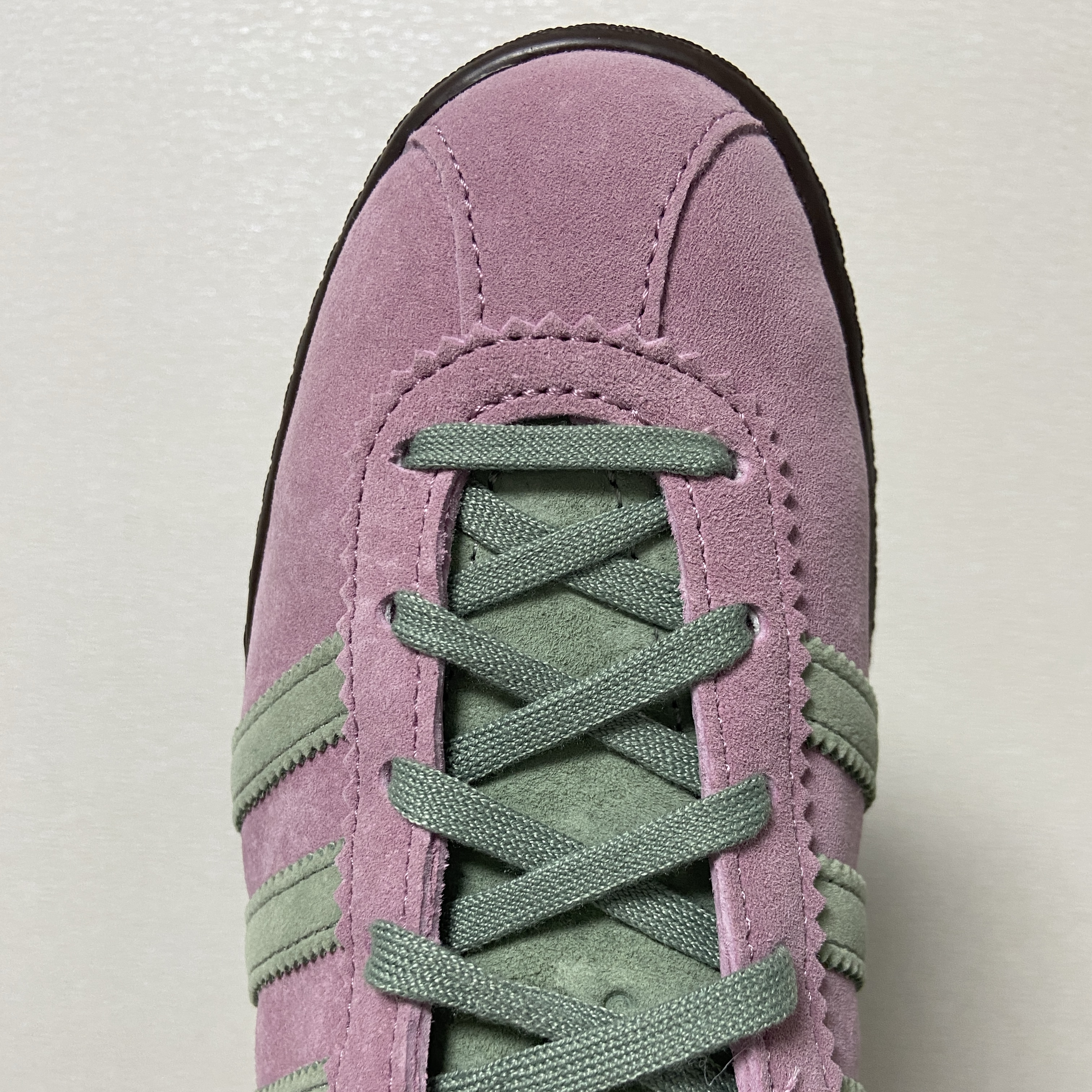 Adidas Tobacco Wonder Orchid Silver Green 착용 스타일 - 2