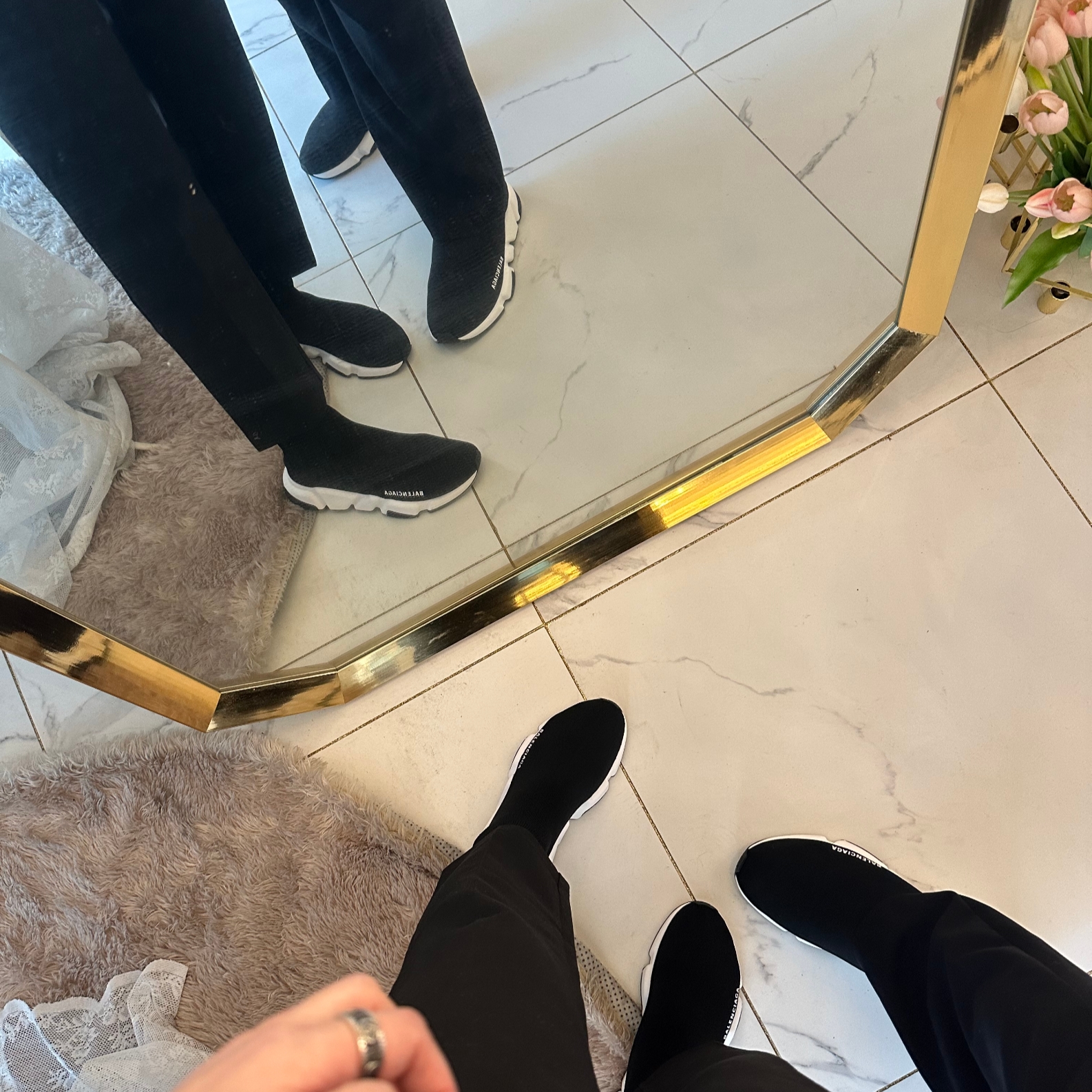 (W) Balenciaga Speed Trainer Black White 2021/2022, Balenciaga Speed Trainer Black White 2021/2022 착용 스타일 - 3