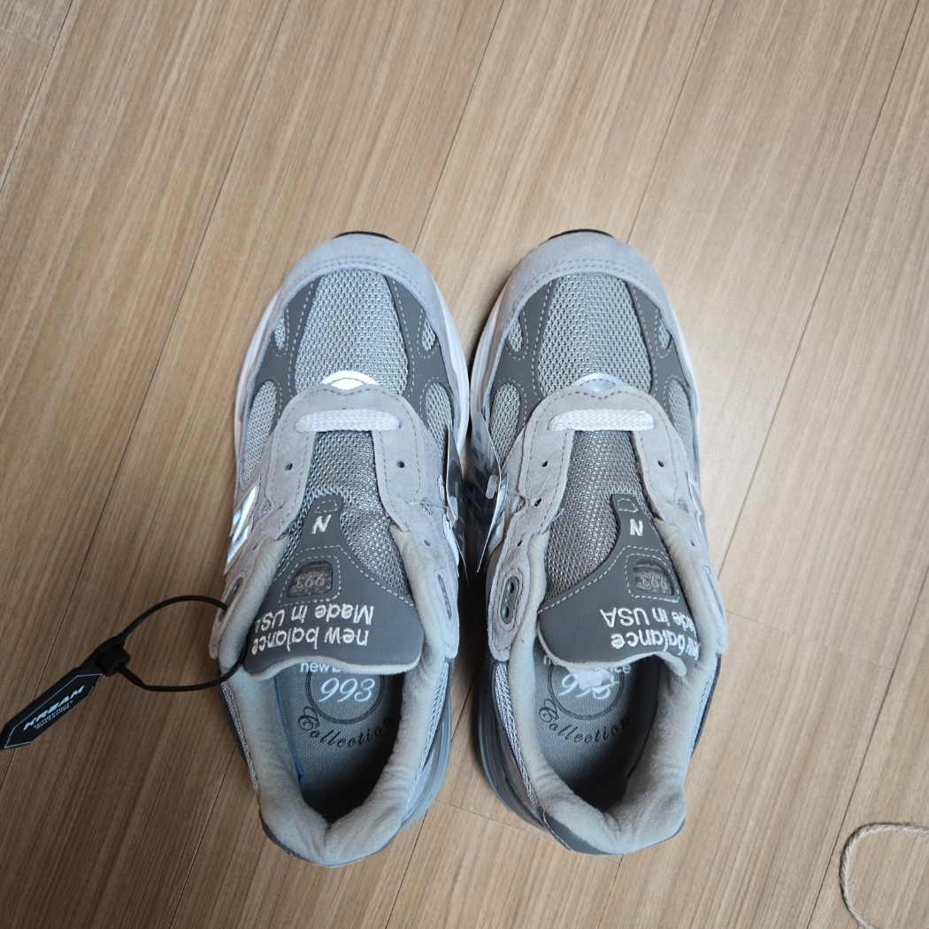 (W) New Balance 993 Made in USA Grey - D Wide 착용 스타일 - 1