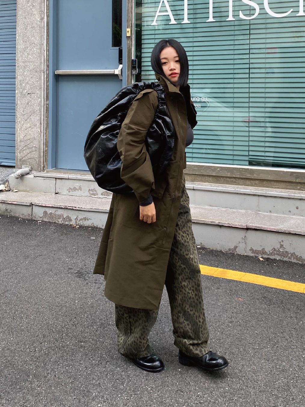 ersco Leopard Baggy Trousers Khaki 착용 스타일 - 2