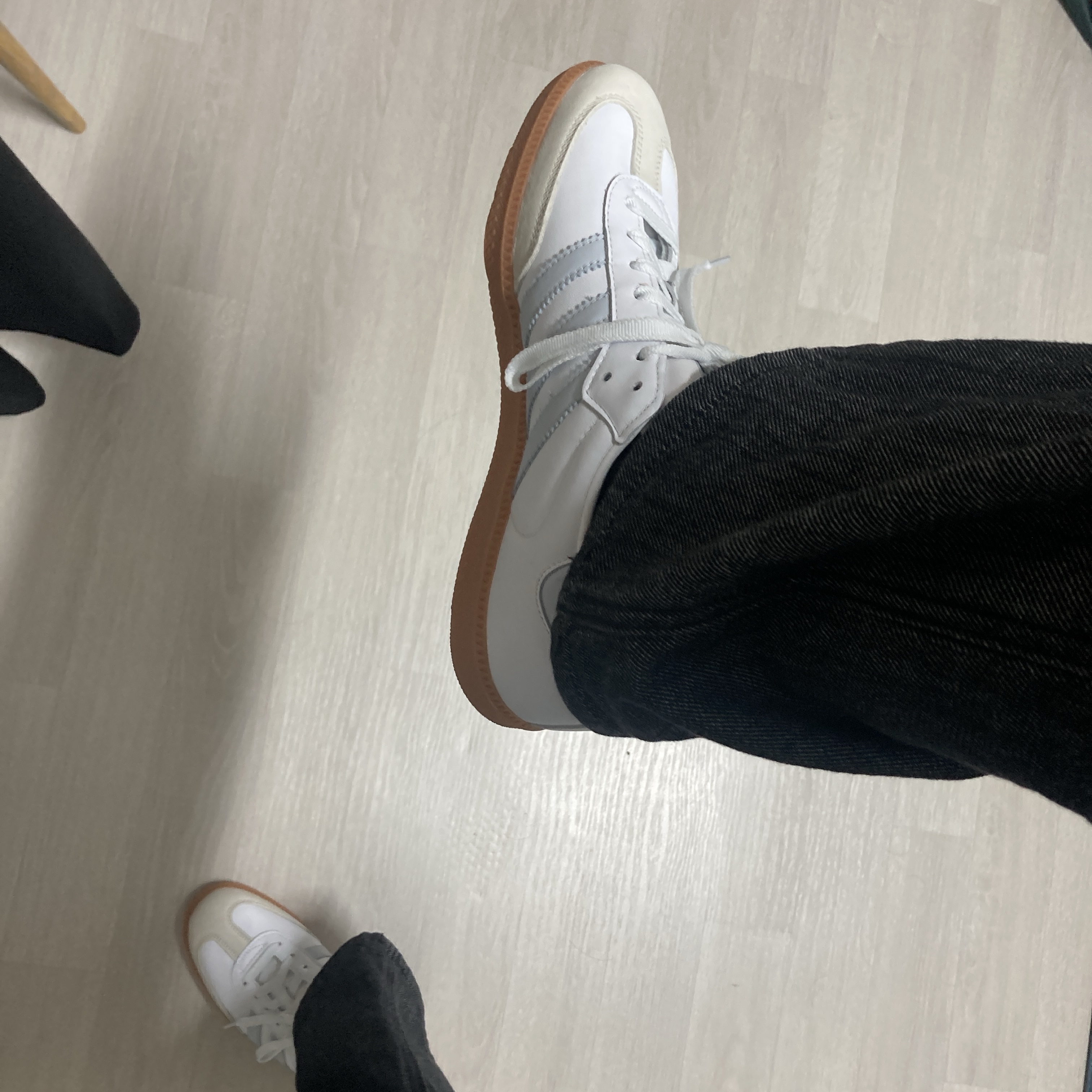 (W) Adidas Samba OG Cloud White Halo Blue 착용 스타일
