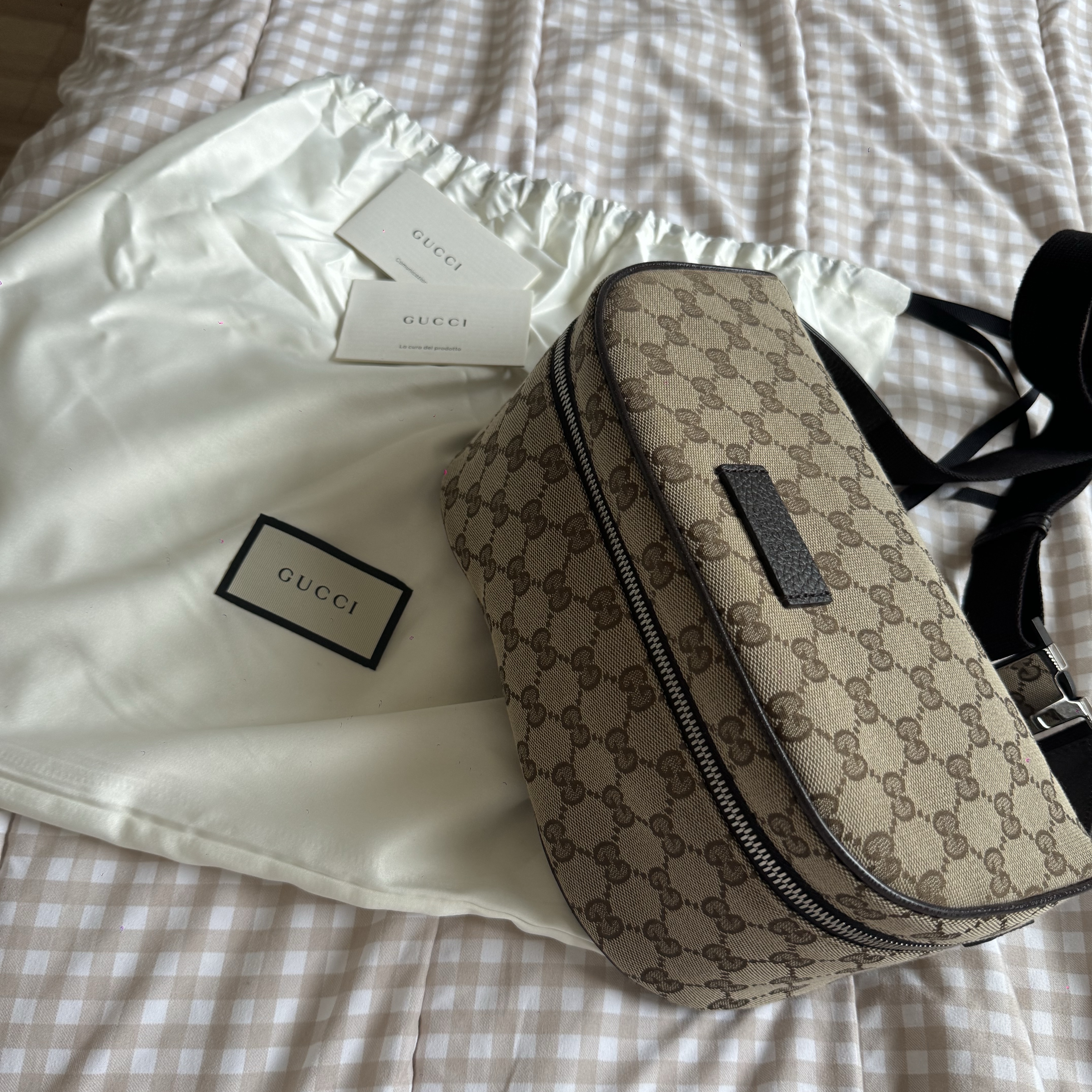 Gucci GG Monogram Belt Bag Beige 착용 스타일