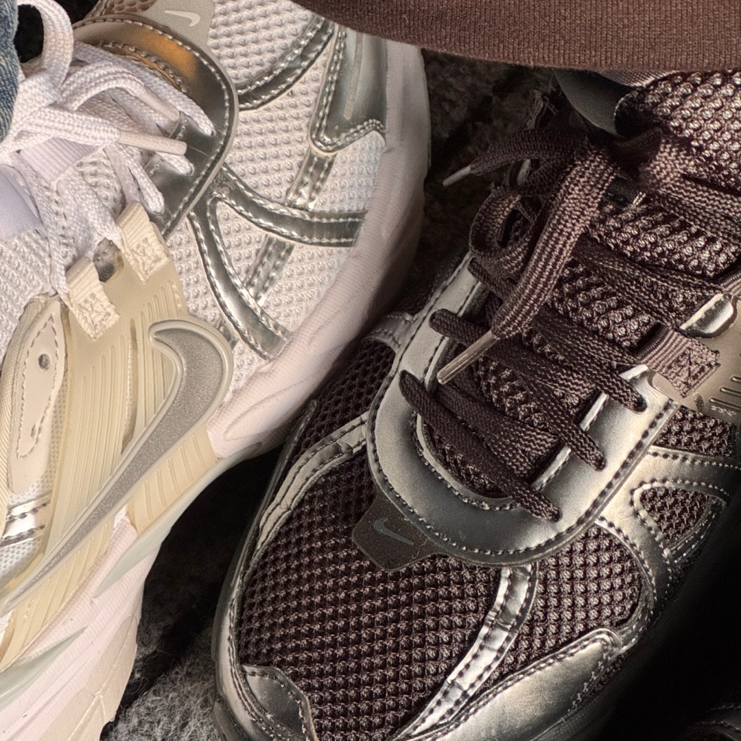 Nike V2K Run Metallic Silver White, Nike V2K Run Black Anthracite 착용 스타일