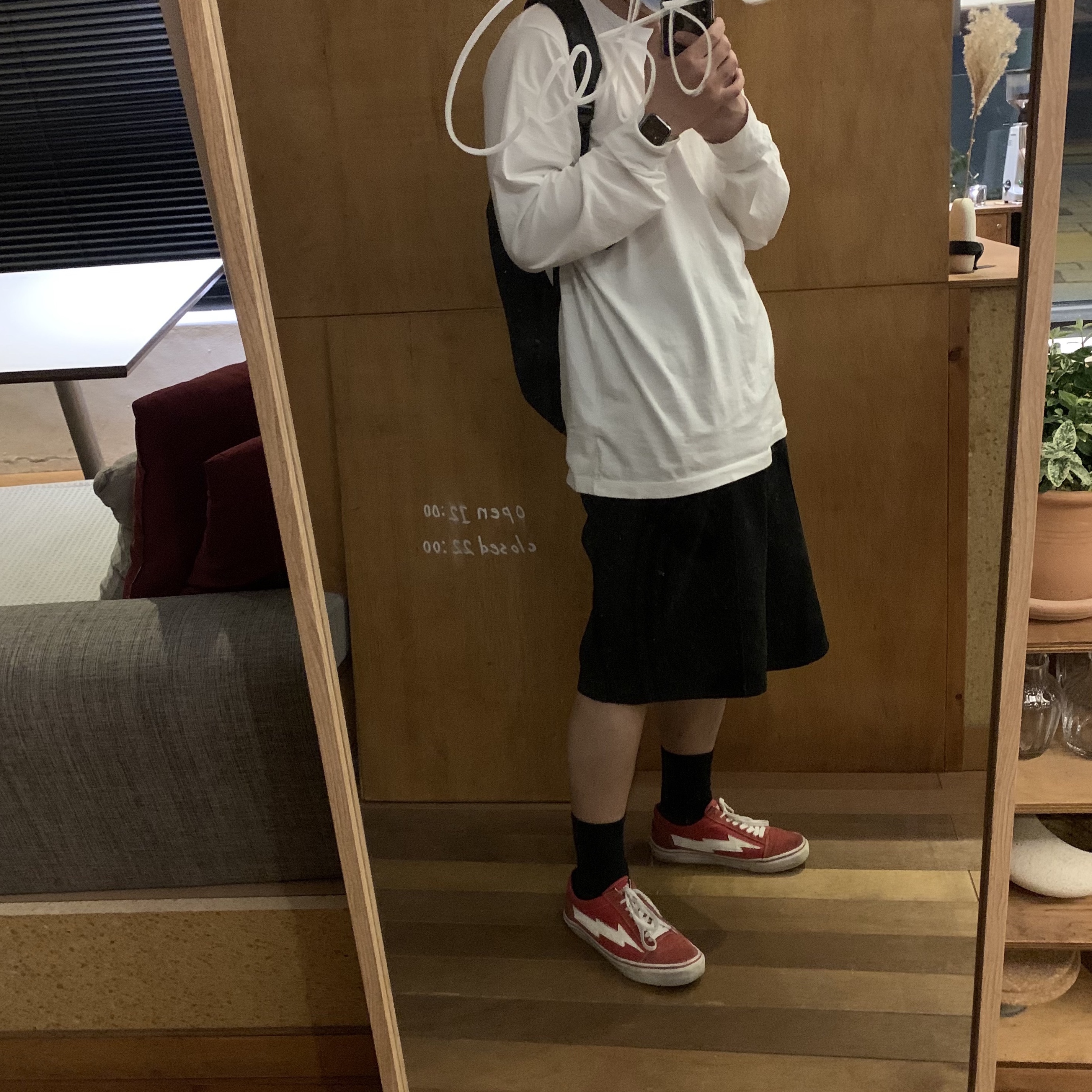 CDG Backpack Black, Arc'teryx Arc'Multi Bird Logo LS T-Shirt White Light 착용 스타일