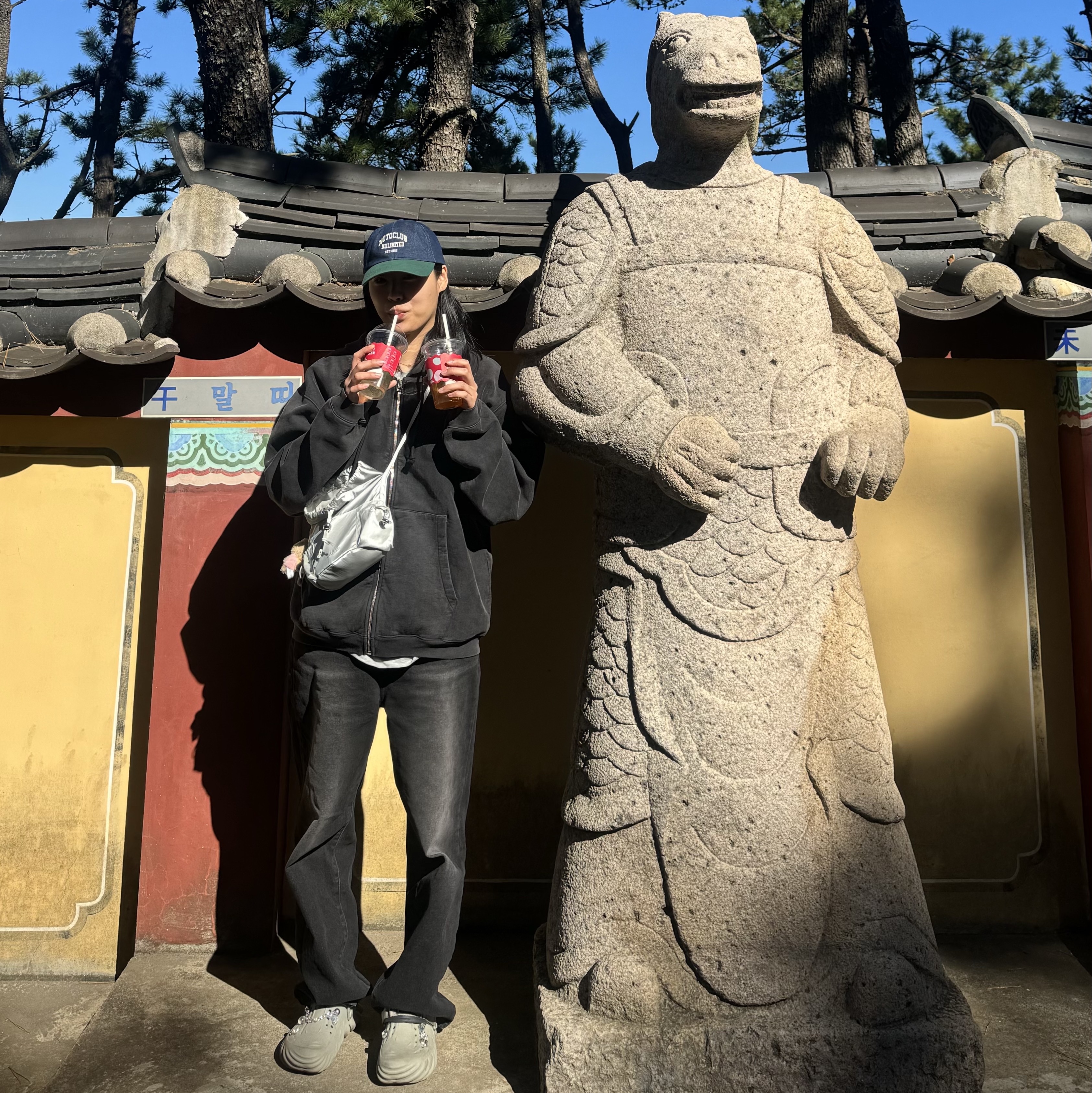 Stussy Faded Graphic Zip Hoodie Washed Black, Monamhee Blay Mini Plush Keyring Black 착용 스타일