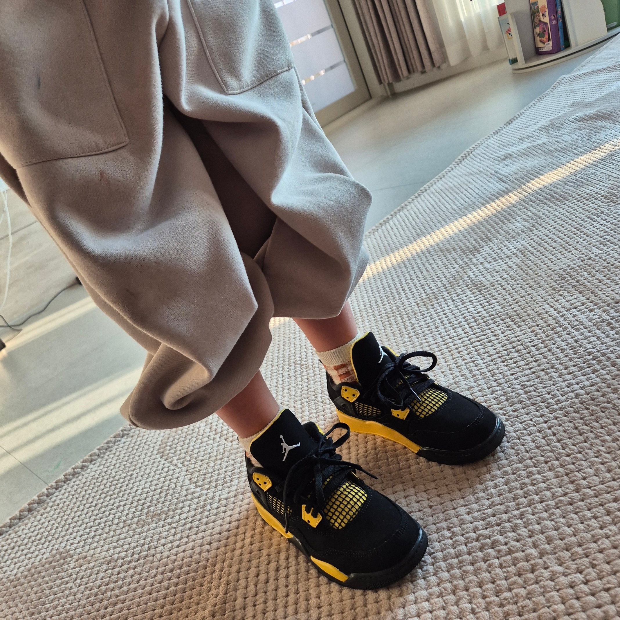 (PS) Jordan 4 Retro Thunder 2023 착용 스타일