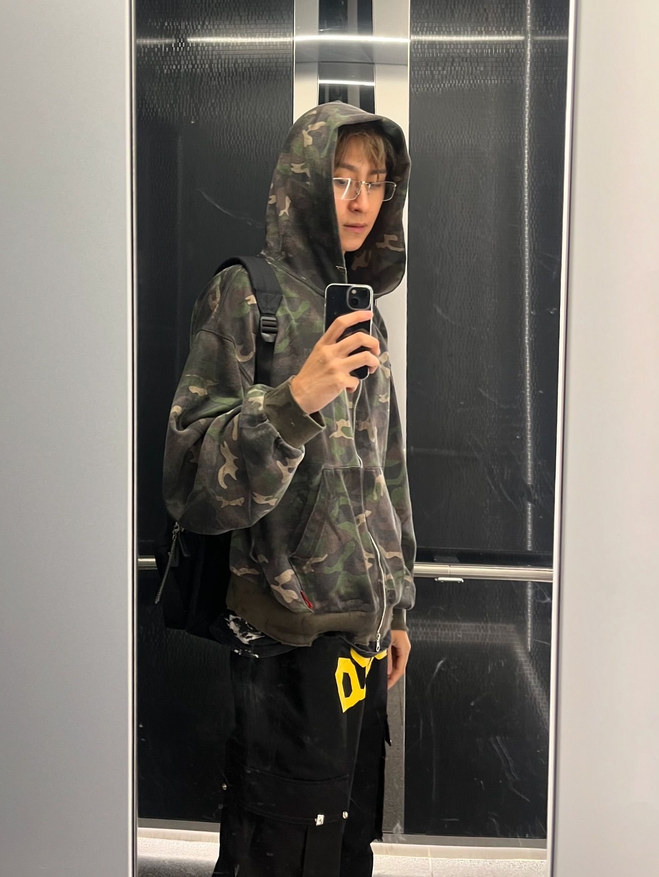 PACOSPLY Dirty Metal Zip Up Hoodie Camo, PACOSPLY Dirty Metal Zip Up Hoodie Black 착용 스타일
